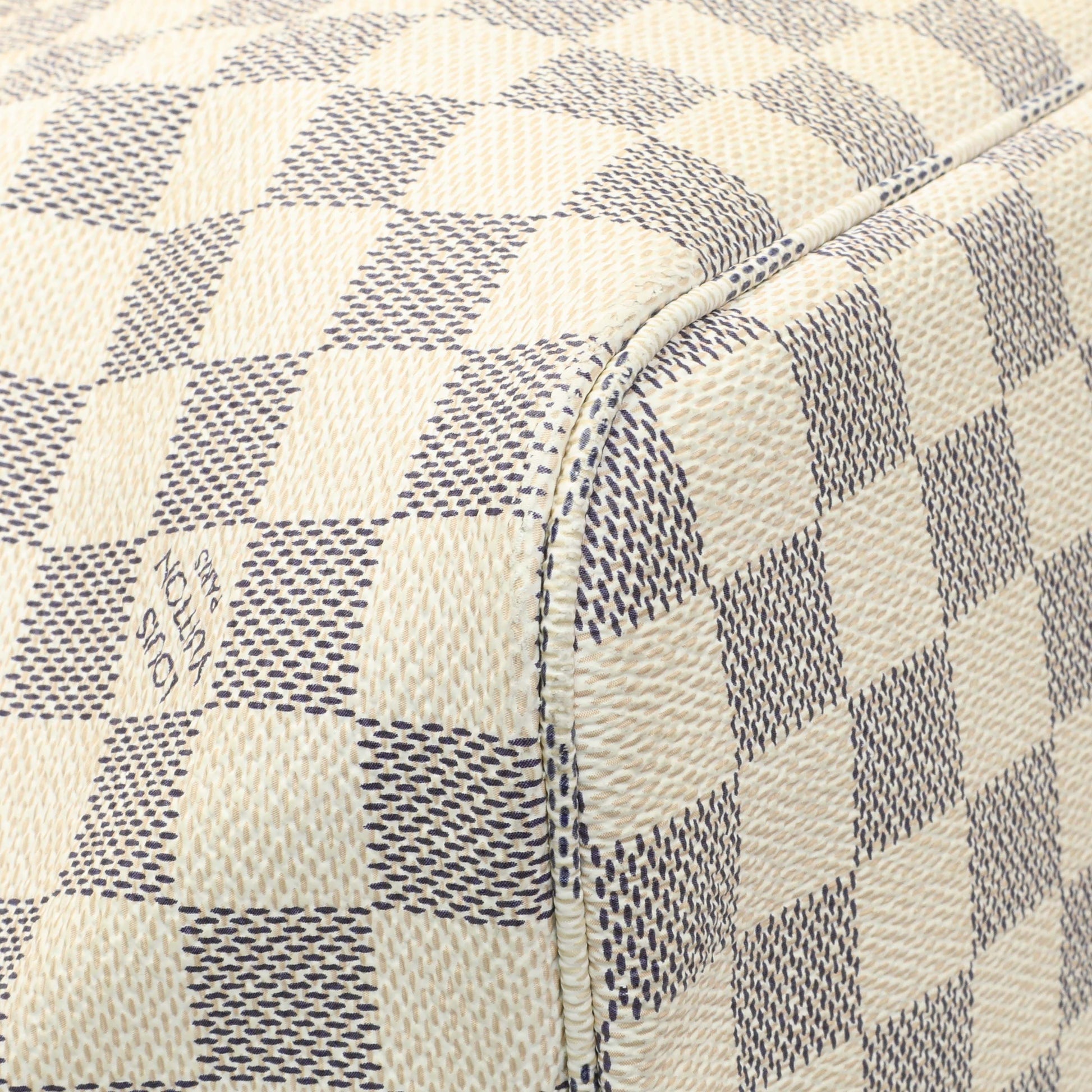 Exclusive Louis Vuitton Damier Azur Neverfull MM — Top View