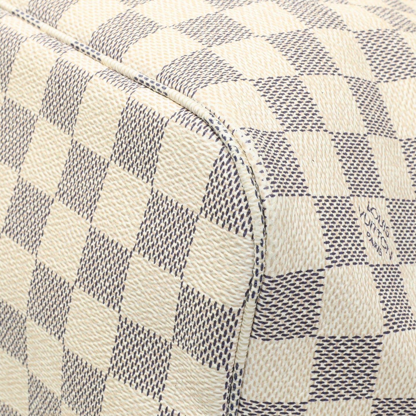 Exclusive Louis Vuitton Damier Azur Neverfull MM — Detail View