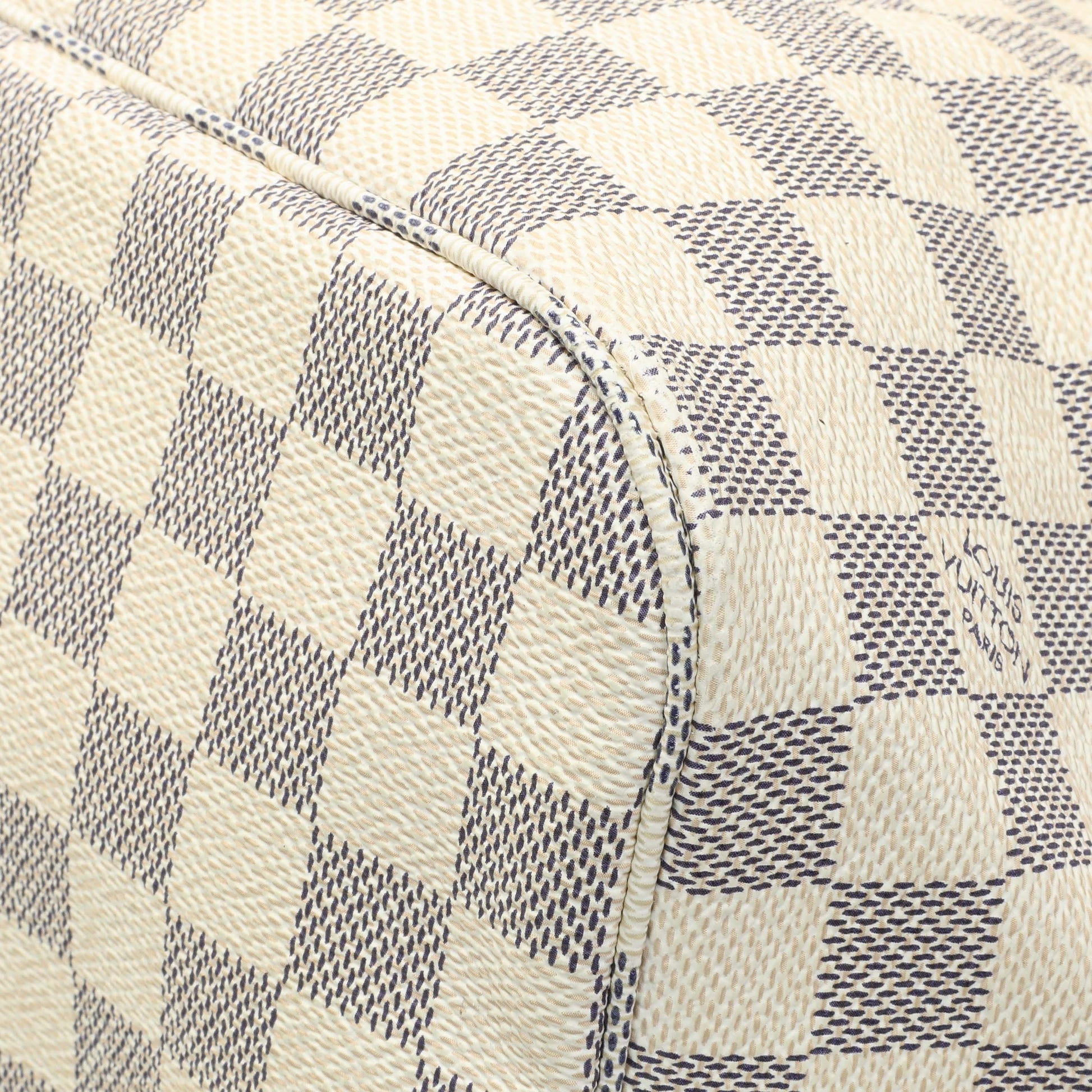 Exclusive Louis Vuitton Damier Azur Neverfull MM — Detail View