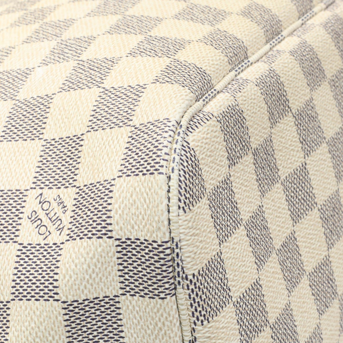 Exclusive Louis Vuitton Damier Azur Neverfull MM — Lifestyle View