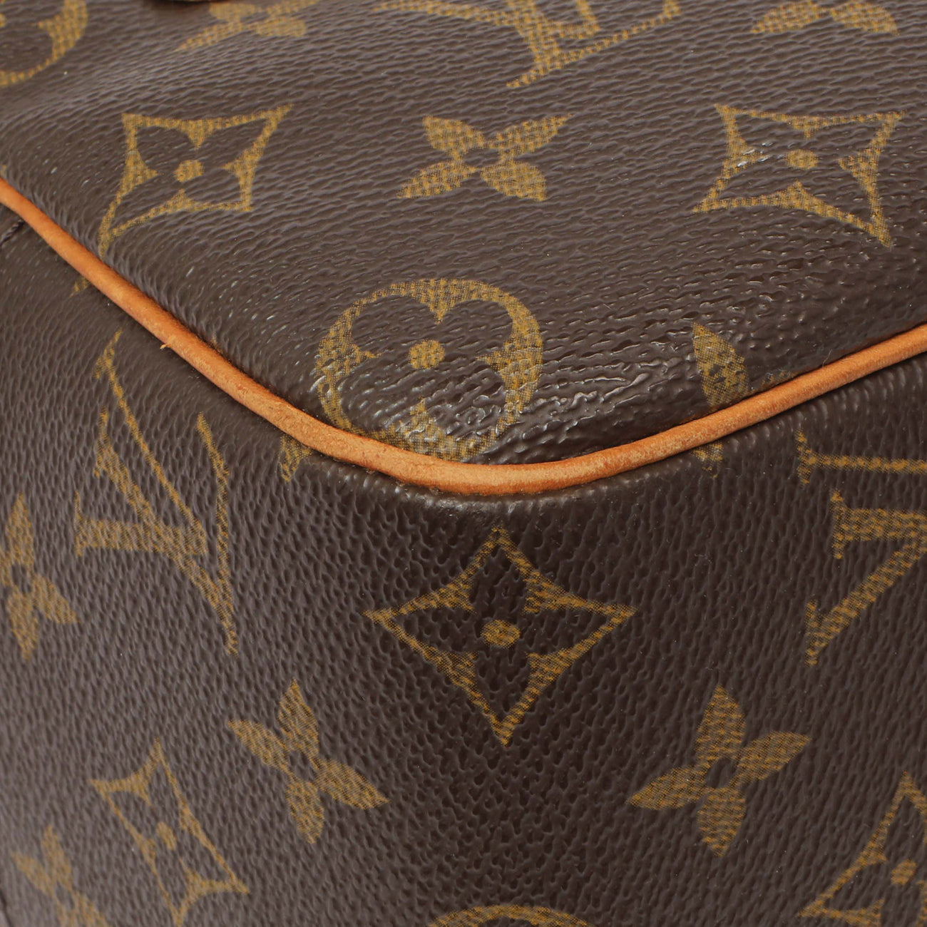 Exclusive Louis Vuitton Monogram Cite MM — Alternate View 8