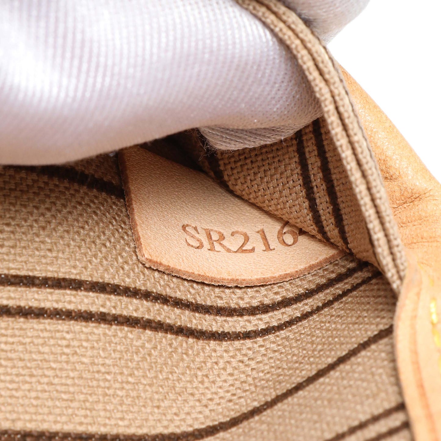 Exclusive Louis Vuitton Monogram Neo Neverfull MM — Alternate View 10