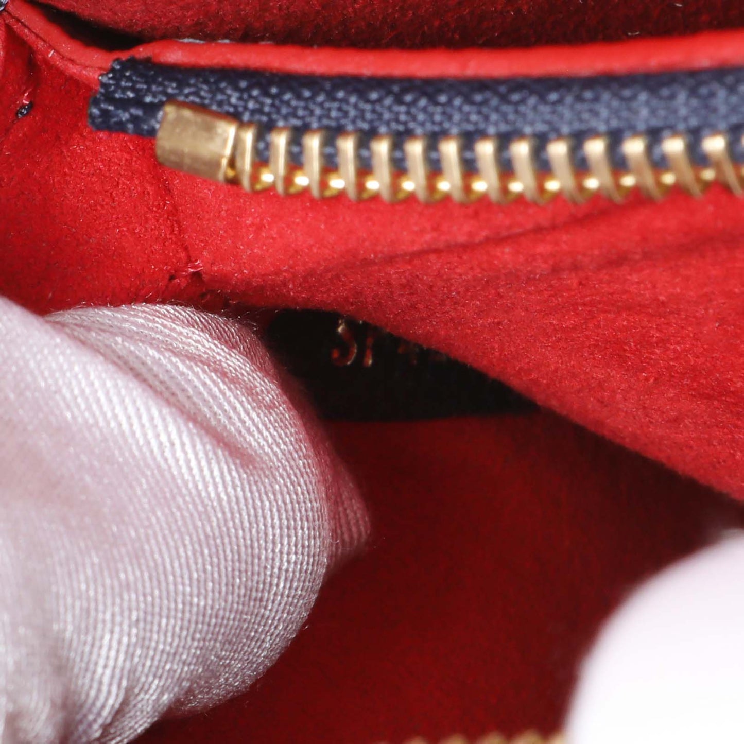 Exclusive Louis Vuitton Marine Rouge Empreinte Neonoe MM — Alternate View 11