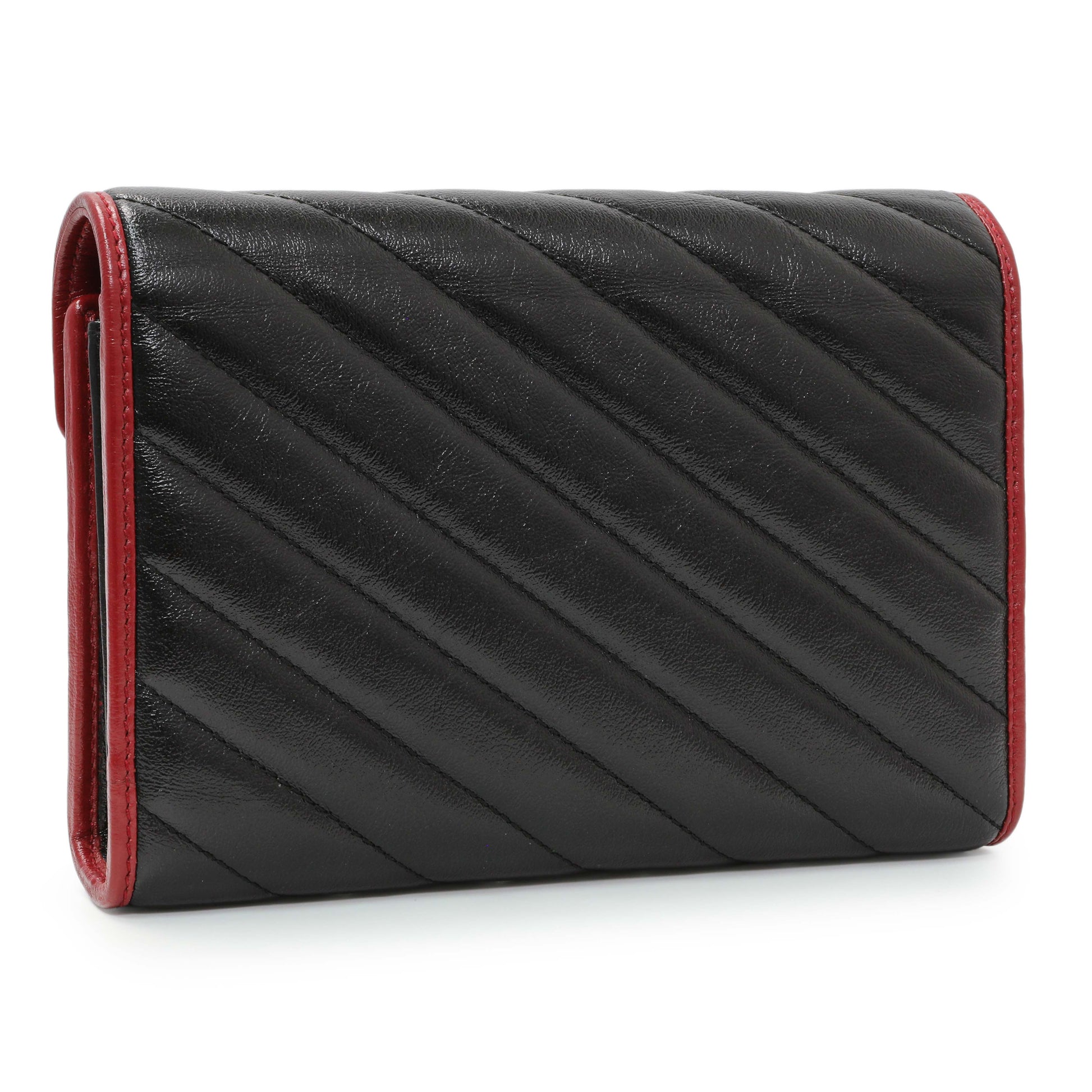 Exclusive Gucci Black Red Vintage Effect Calfskin Matelasse Diagonal Torchon GG Marmont Chain Wallet — Side View