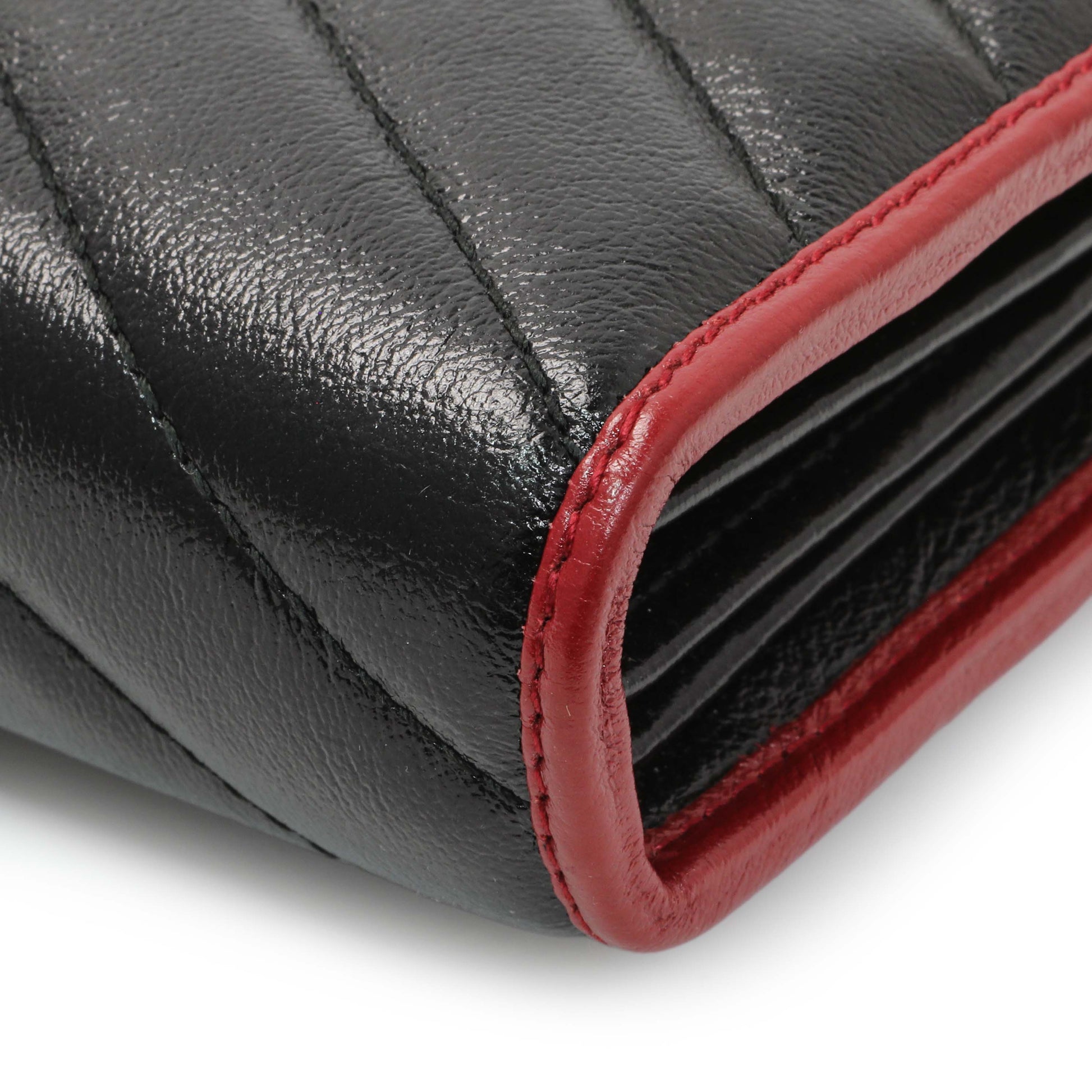 Exclusive Gucci Black Red Vintage Effect Calfskin Matelasse Diagonal Torchon GG Marmont Chain Wallet — Alternate View 7