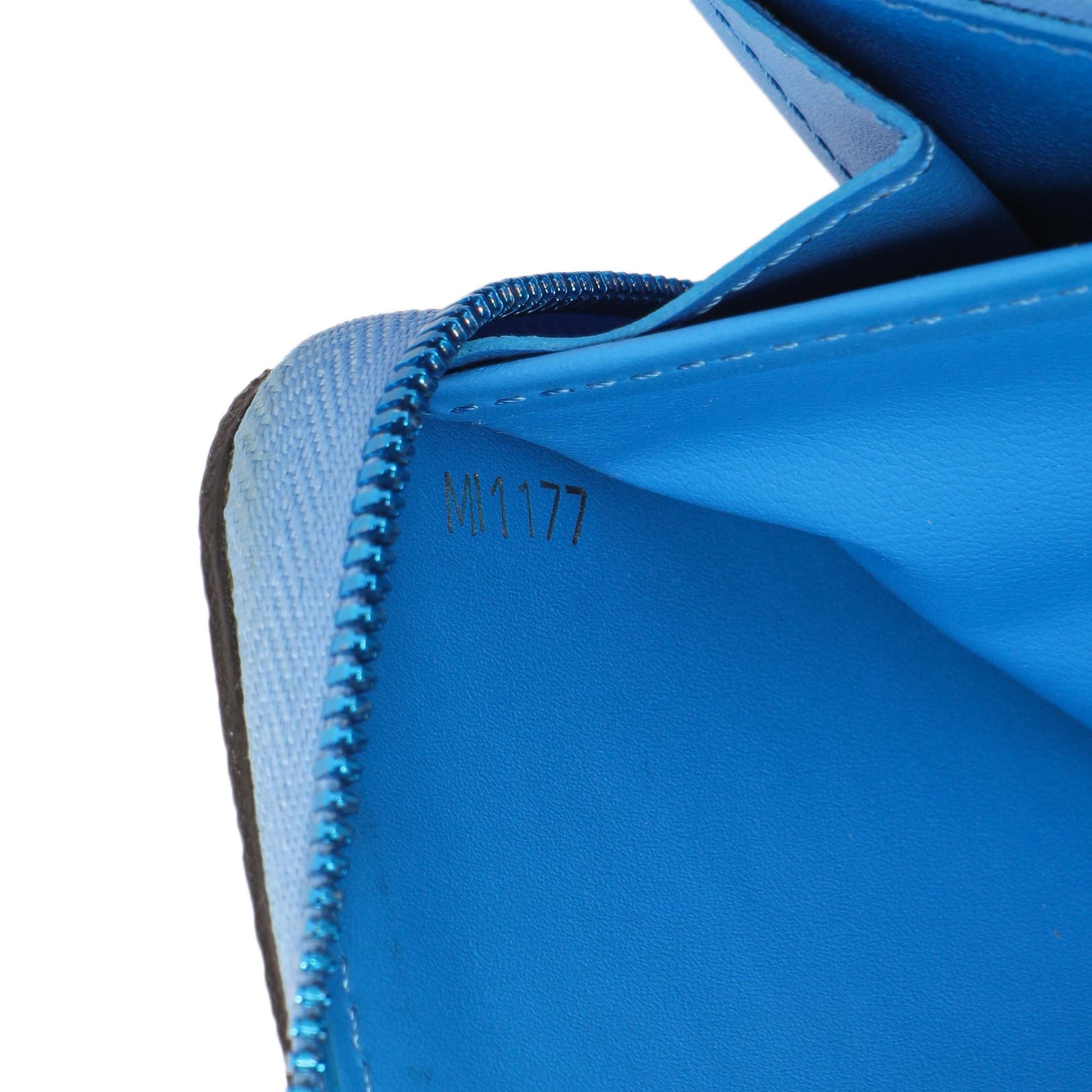 Exclusive Louis Vuitton Masters Peter Paul Rubens Zippy Wallet — Lifestyle View
