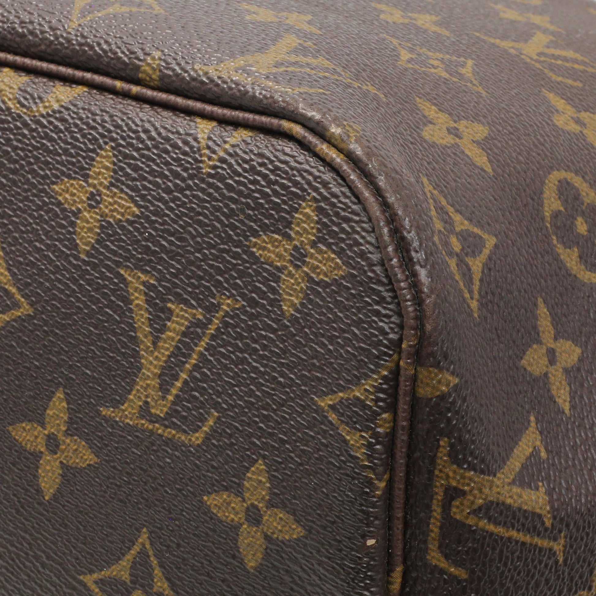 Exclusive Louis Vuitton Monogram Neverfull MM — Detail View