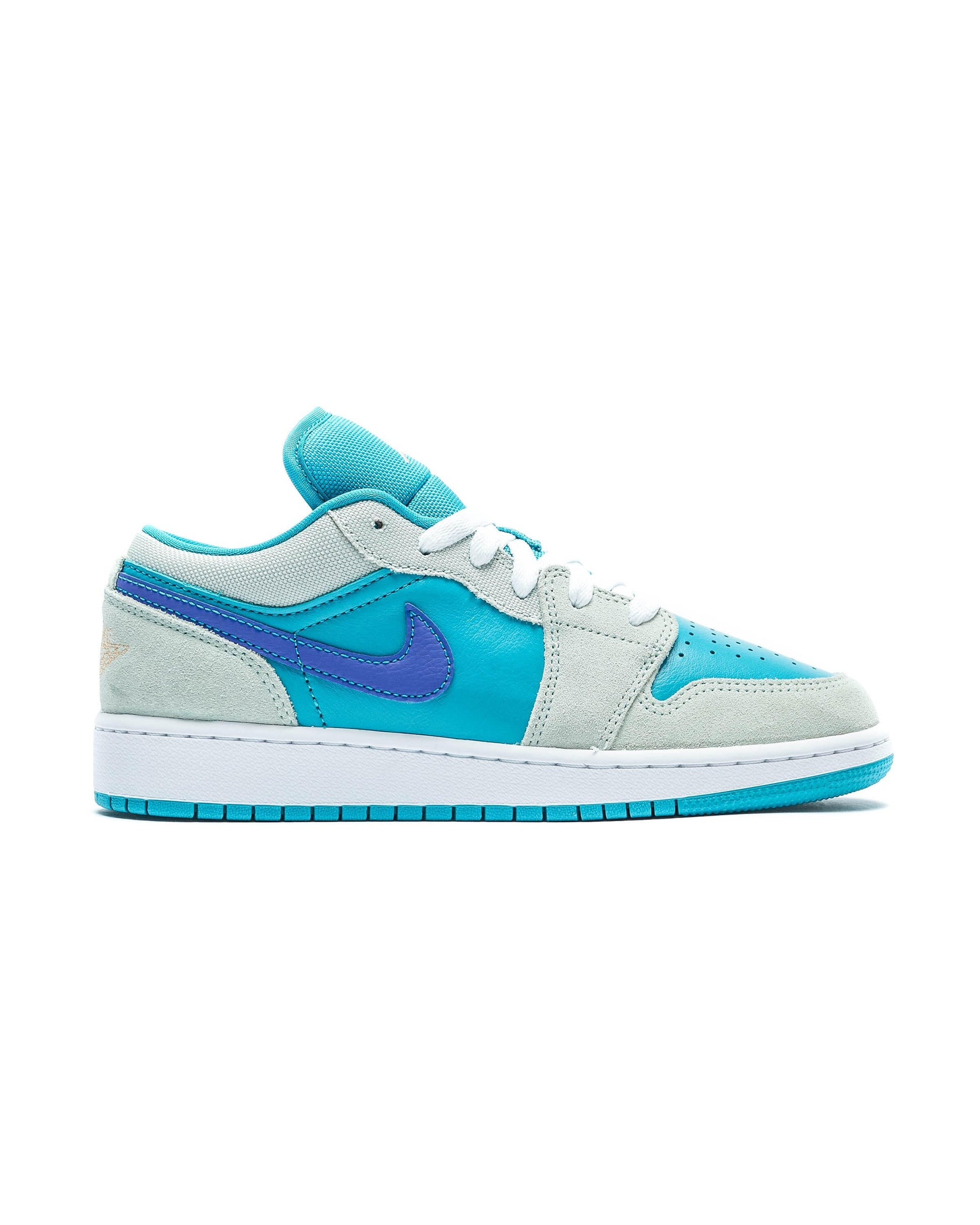Exclusive Air Jordan 1 LOW SE (GS) — 3.5Y — Front View