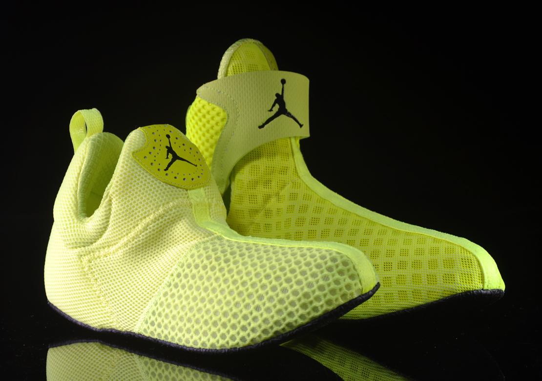 Exclusive Air Jordan 2012 Deluxe — 3.5 — Front View