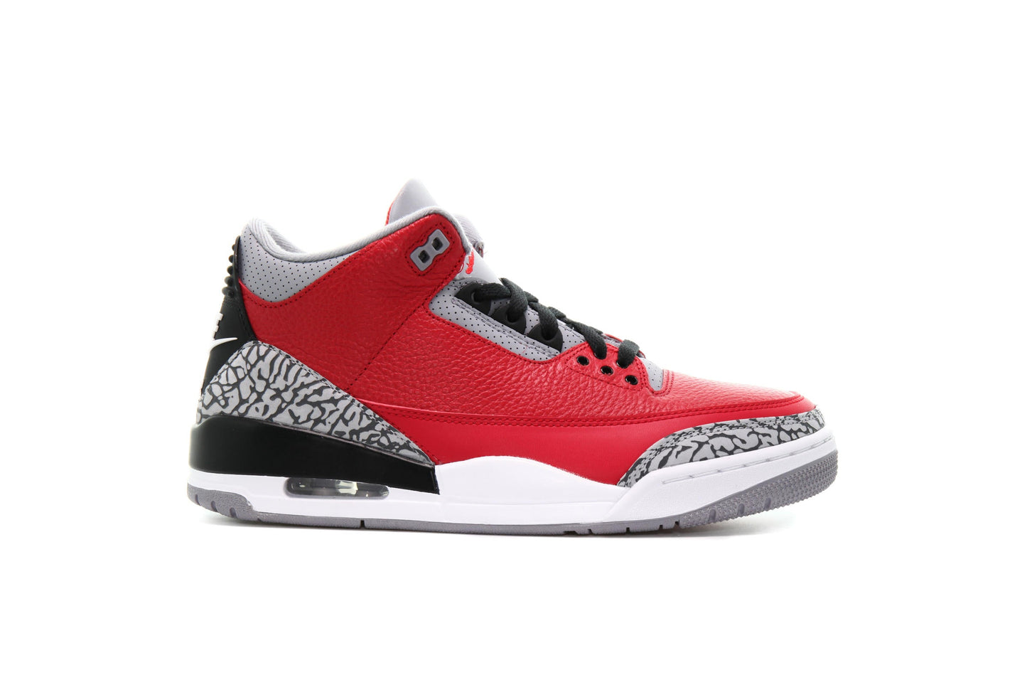 Exclusive Air Jordan 3 RETRO SE "Fire Red" — 3.5 — Front View