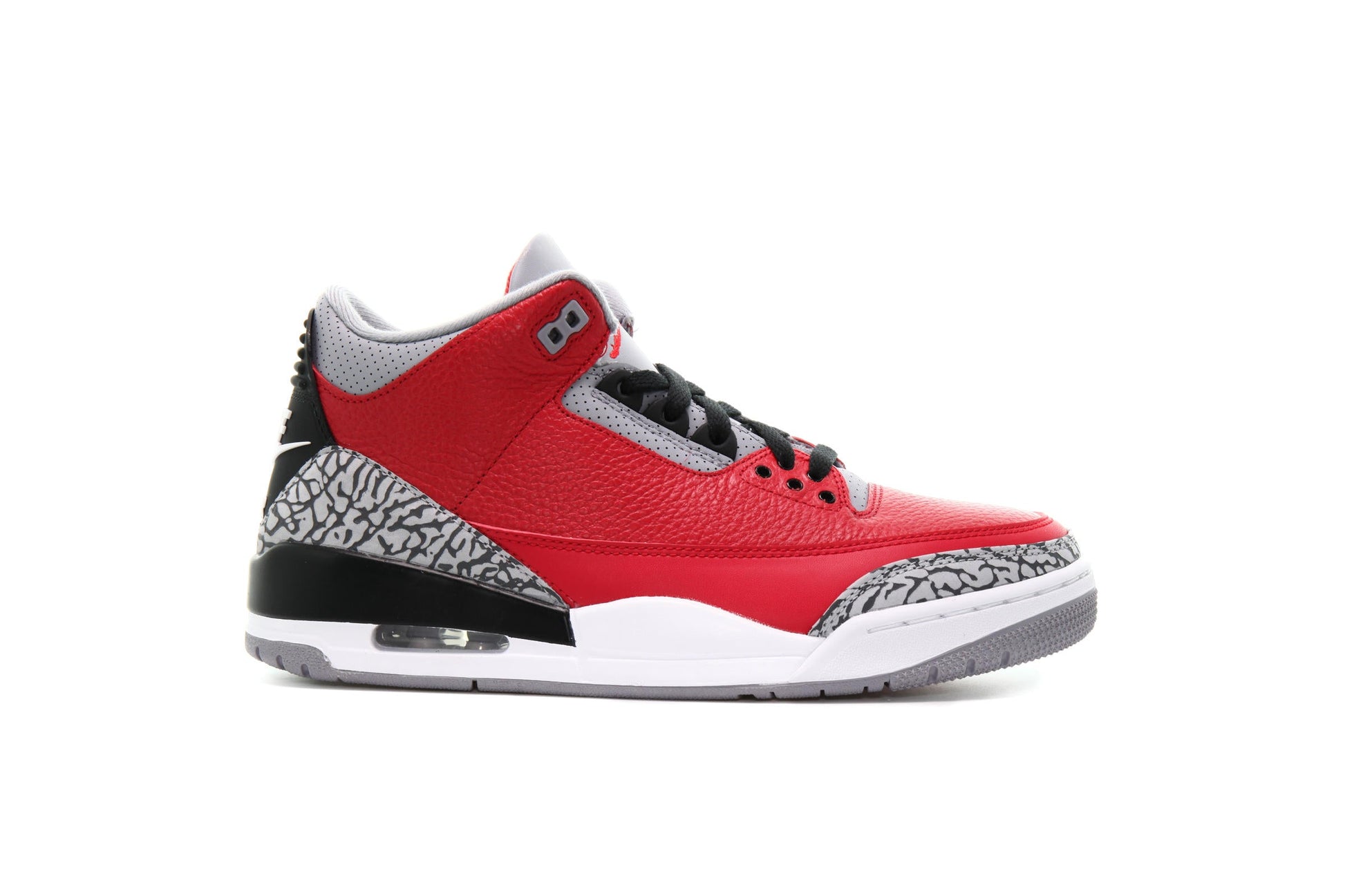Exclusive Air Jordan 3 RETRO SE "Fire Red" — 3.5 — Front View