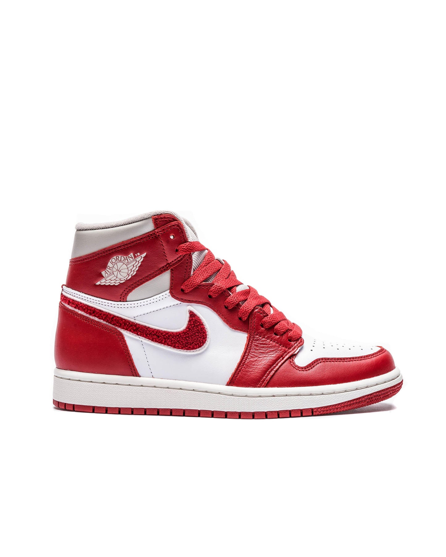 Exclusive Air Jordan WMNS 1 RETRO HIGH OG — 5 — Front View
