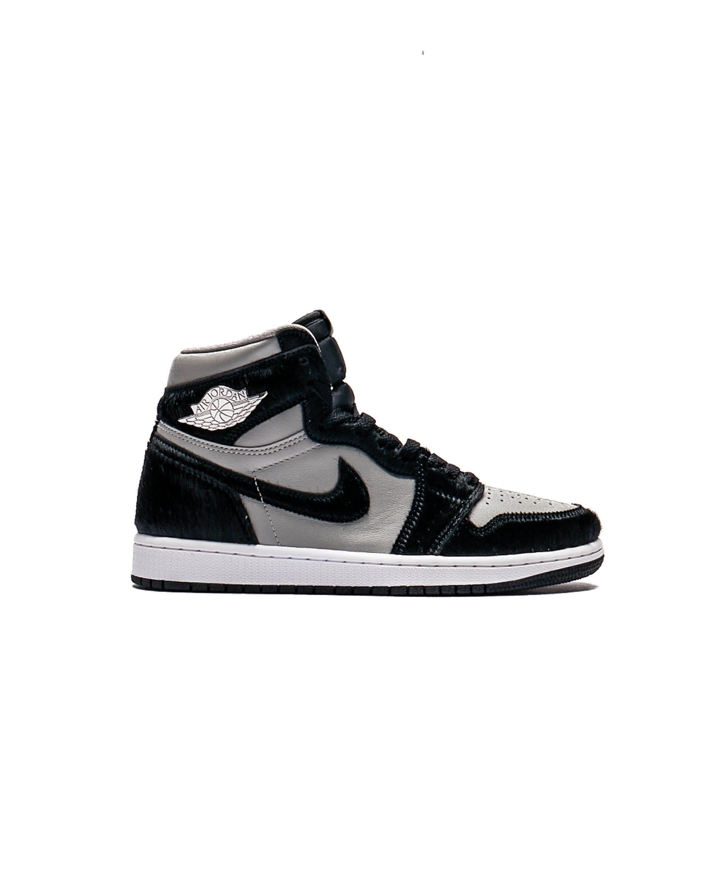 Exclusive Air Jordan WMNS 1 RETRO HI OG — 5 — Front View