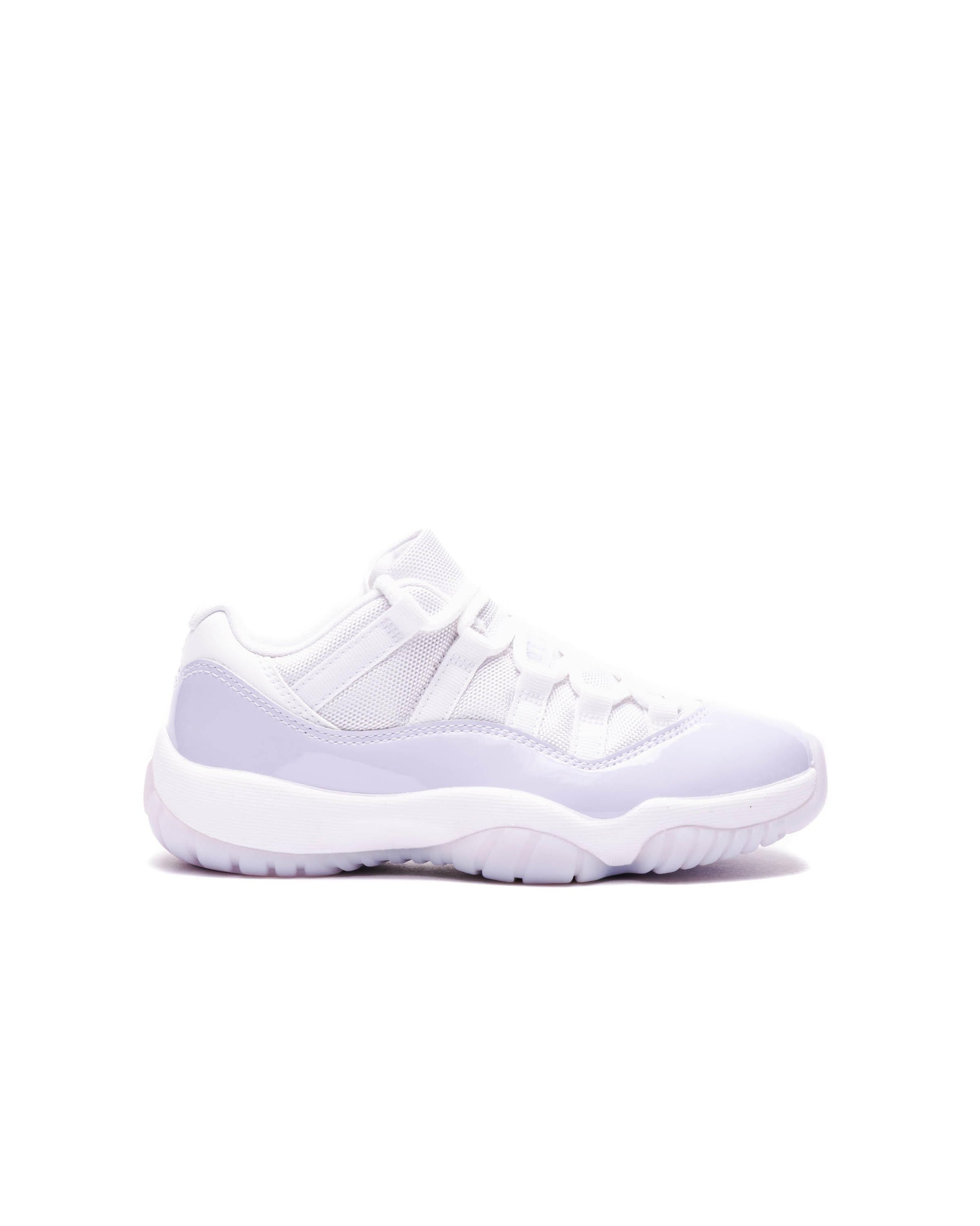 Exclusive AIR JORDAN WMNS 11 RETRO LOW — 5 — Front View