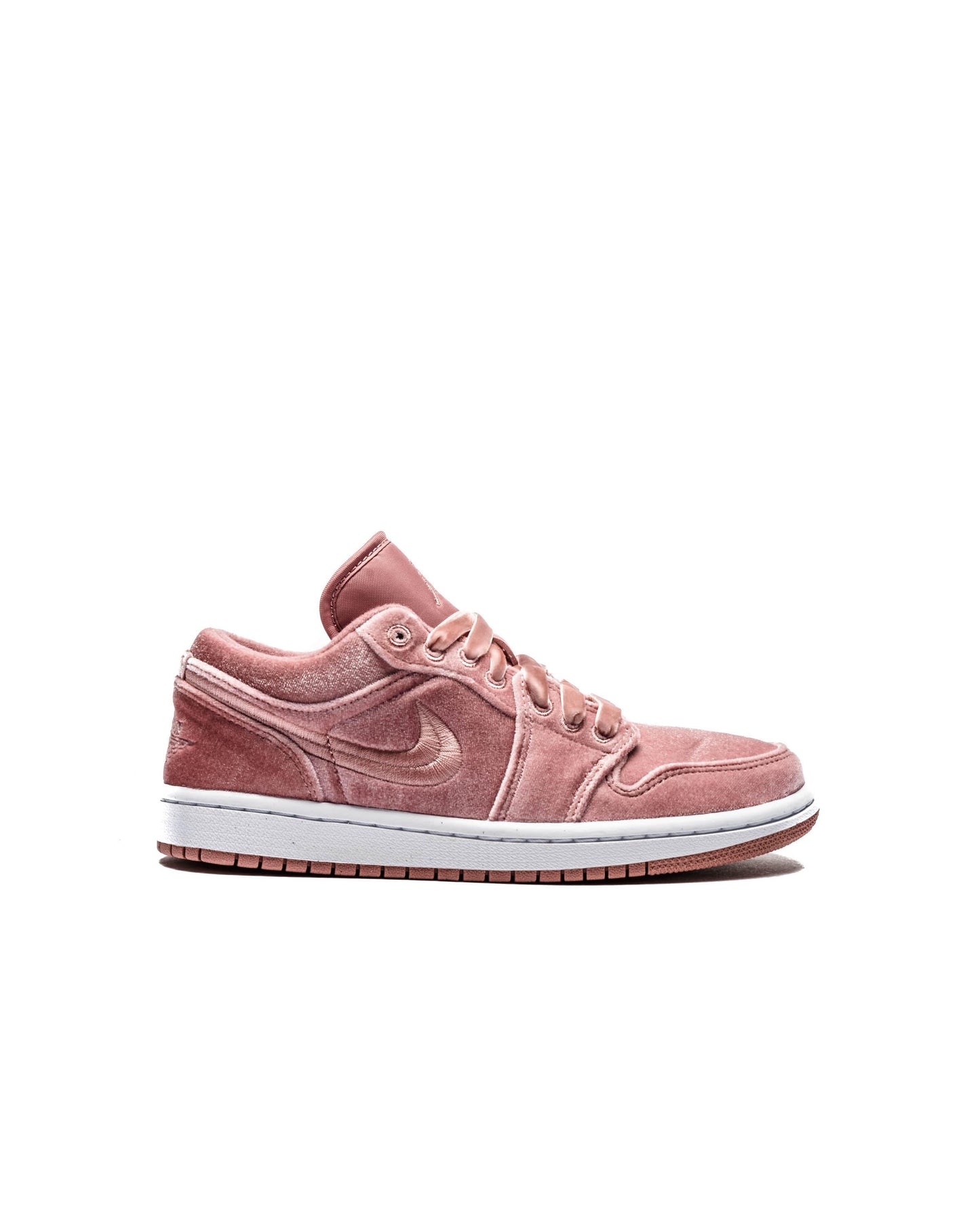 Exclusive Air Jordan WMNS1 LOW SE — 5 — Front View