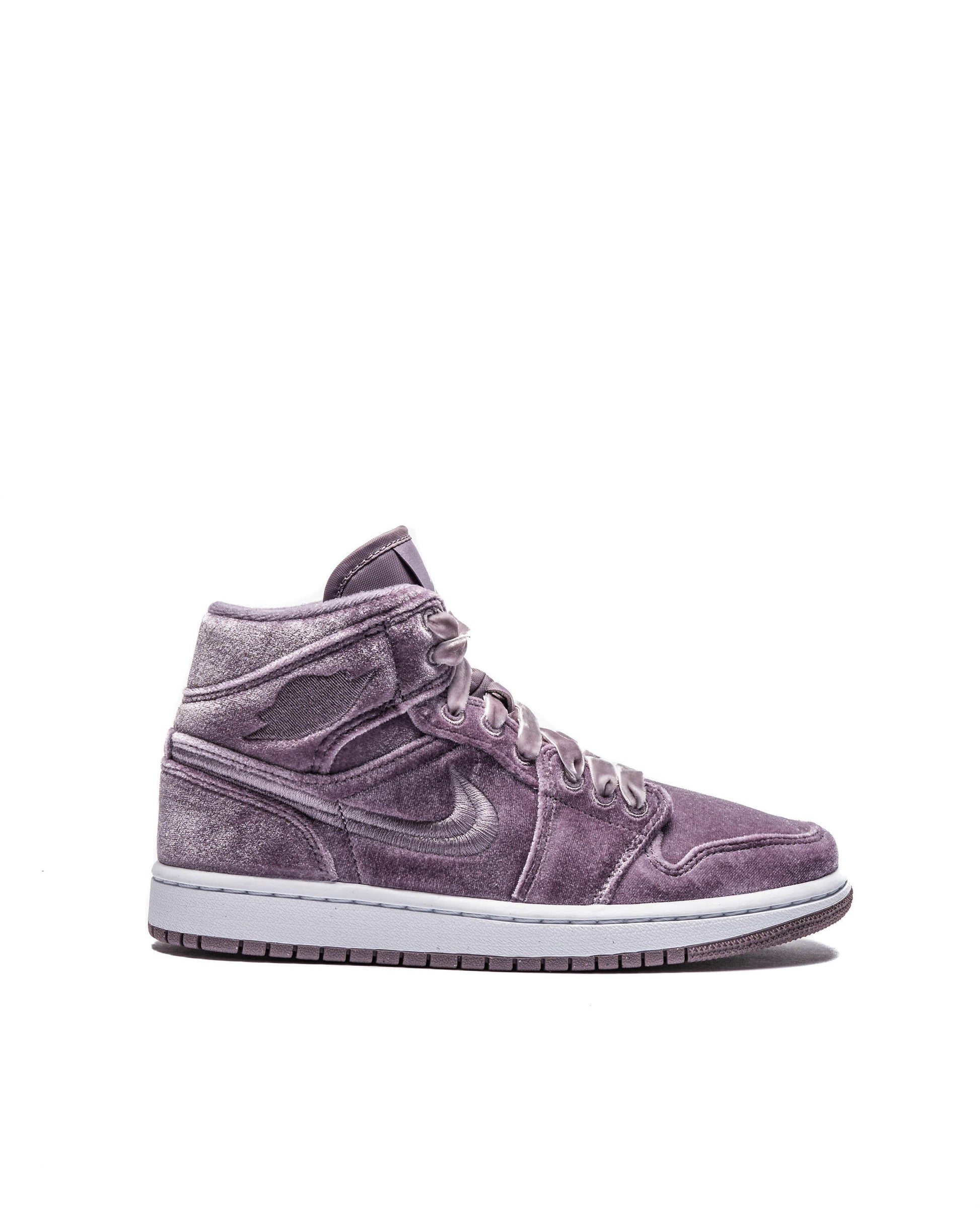 Exclusive Air Jordan WMNS 1 MID SE — 5 — Front View