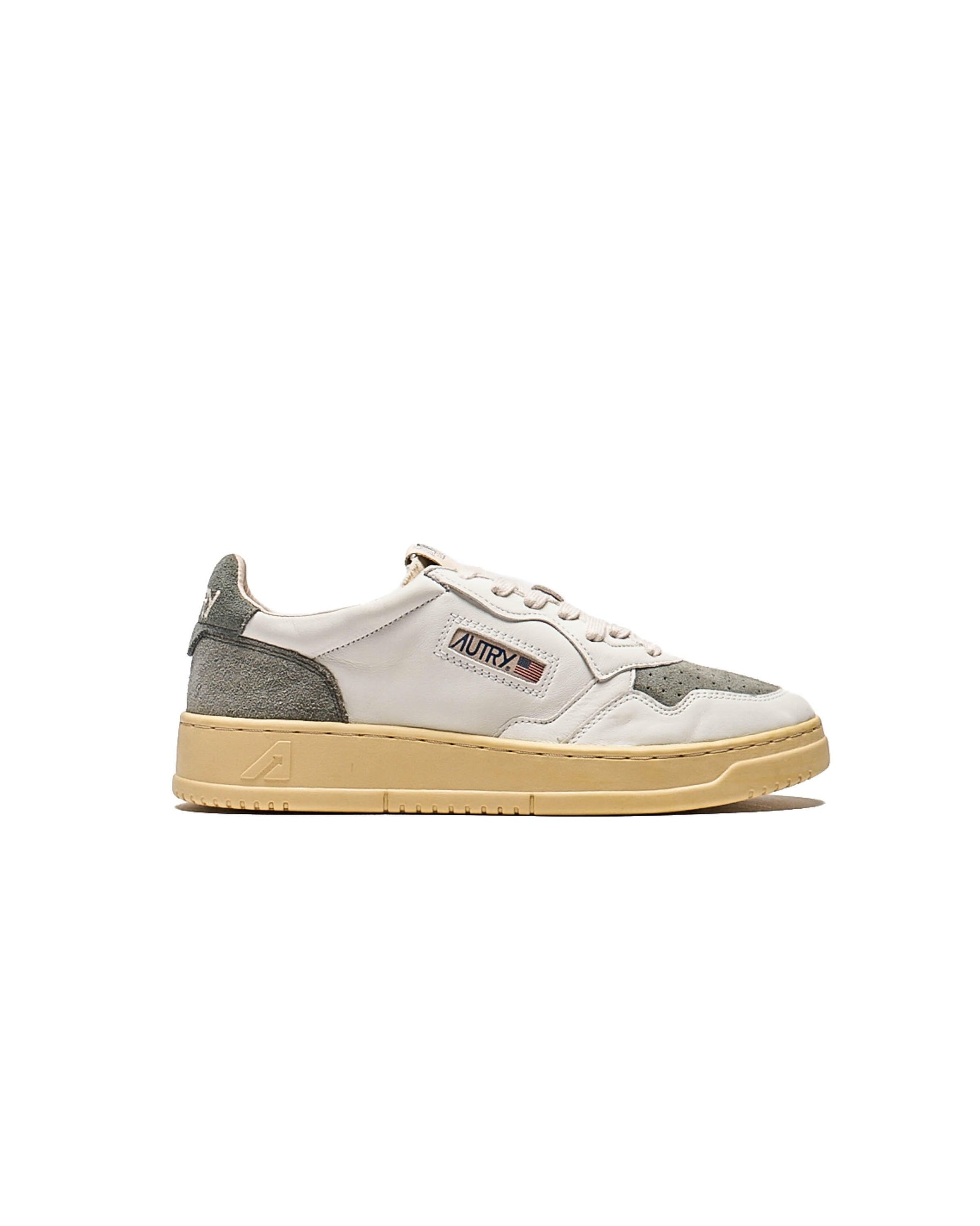 Exclusive Autry Action Shoes Medalist LOW — 6 — Front View