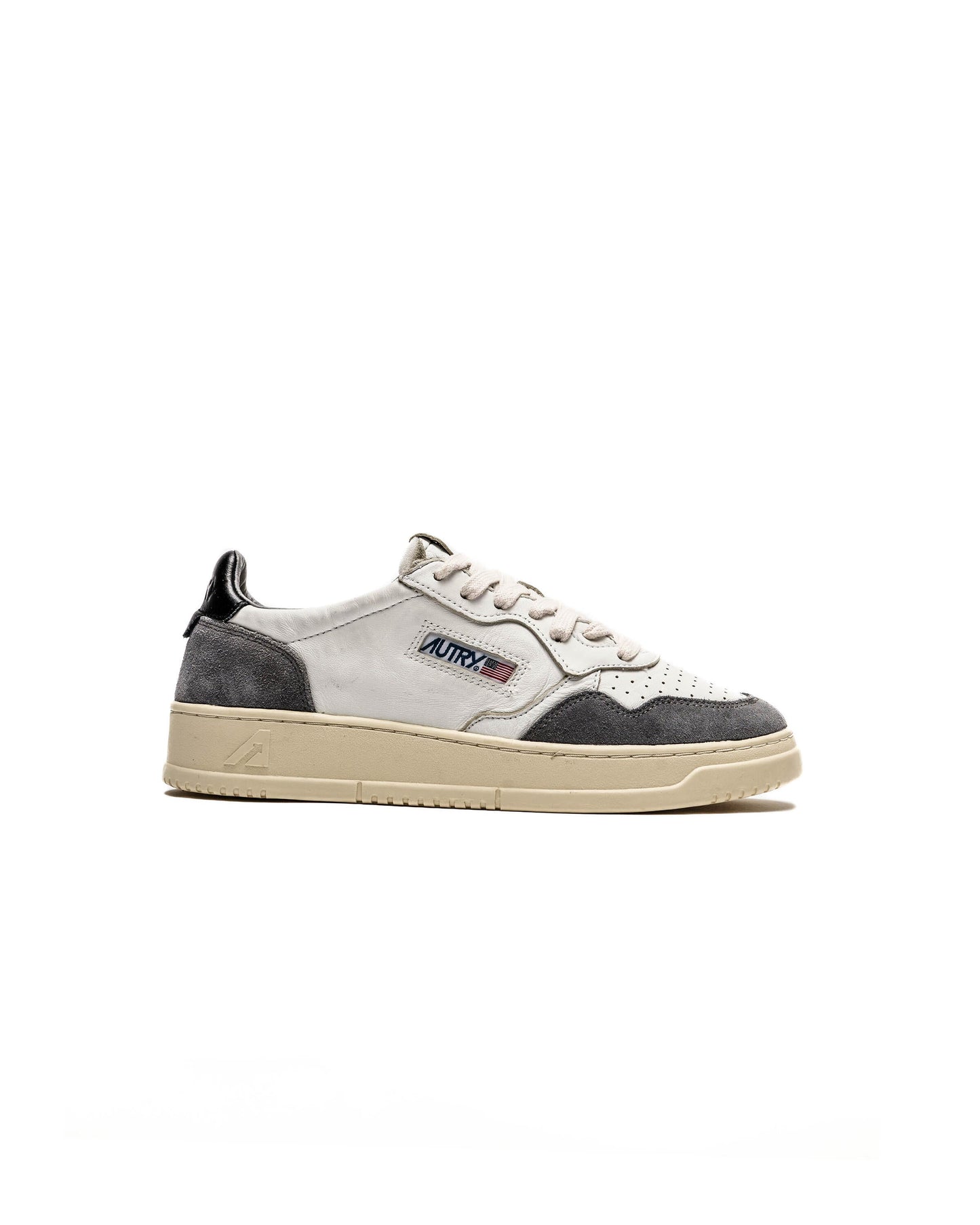 Exclusive Autry Action Shoes MEDALIST LOW — 6 — Front View