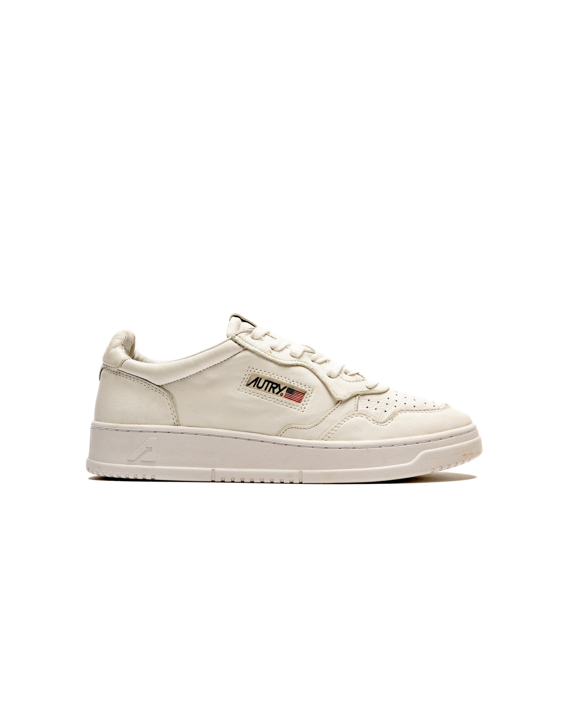 Exclusive Autry Action Shoes MEDALIST LOW — 6 — Front View