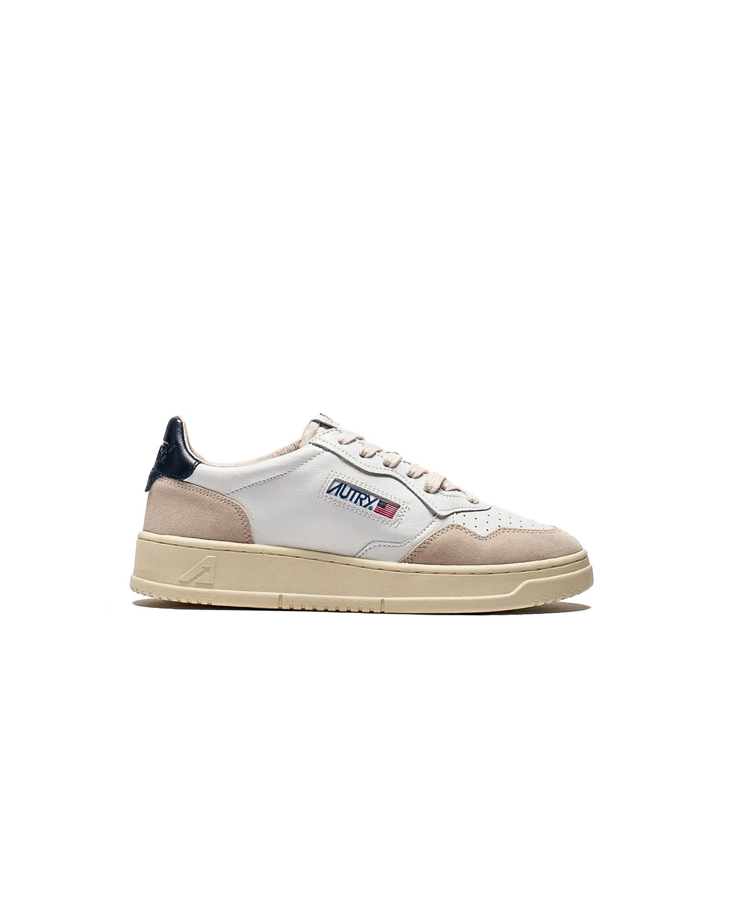 Exclusive Autry Action Shoes WMNS MEDALIST LOW — 5 — Front View