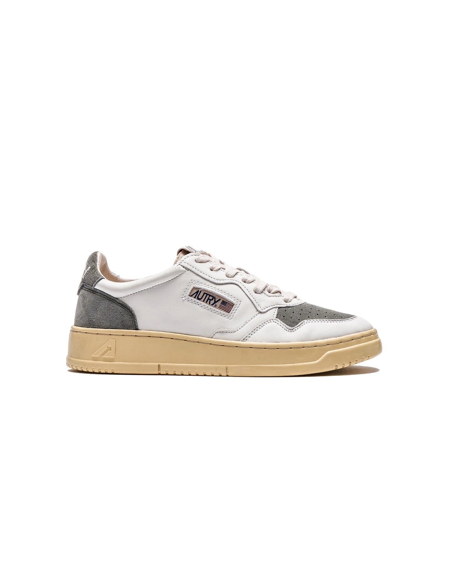 Exclusive Autry Action Shoes WMNS MEDALIST LOW — 5 — Front View