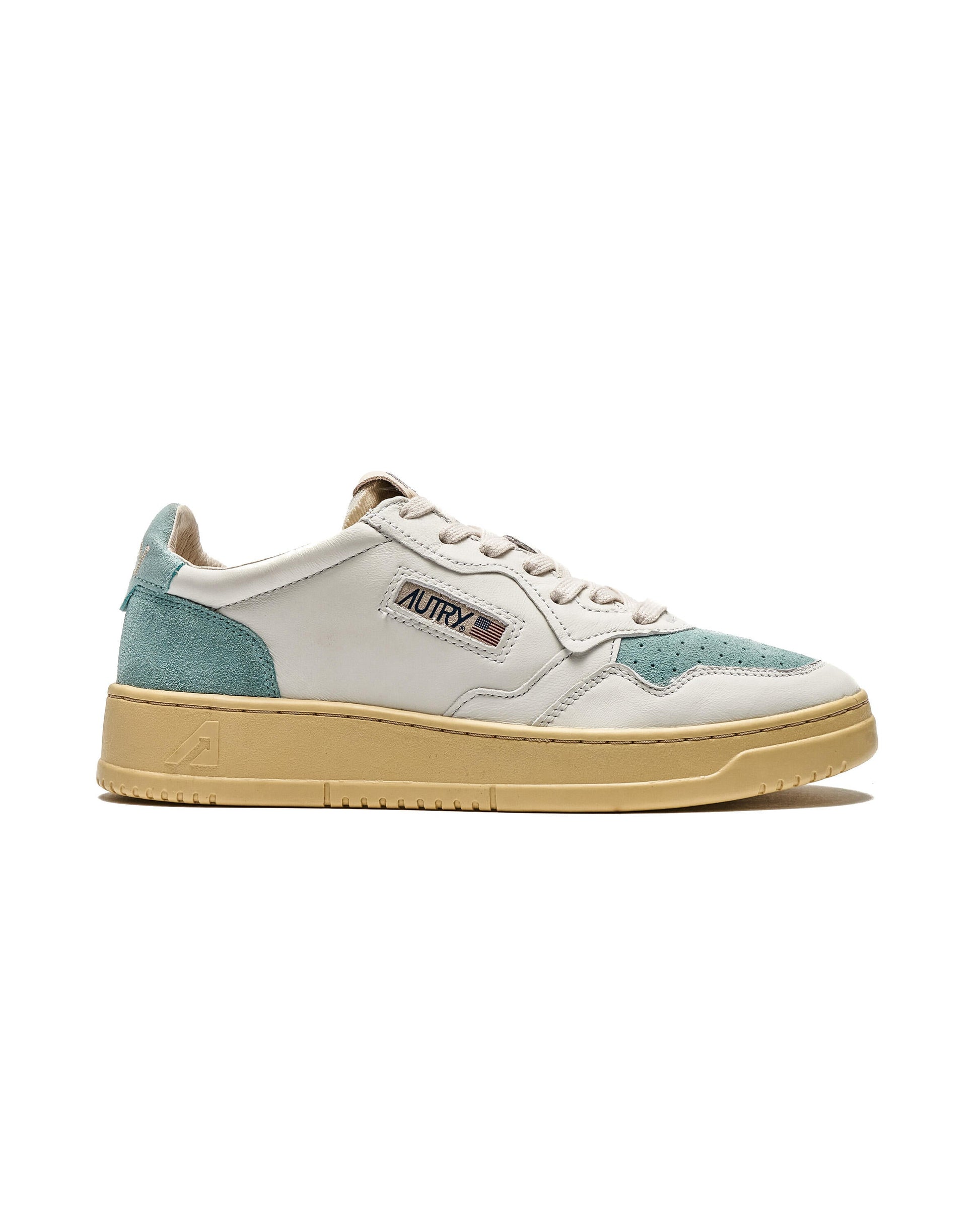 Exclusive Autry Action Shoes WMNS MEDALIST LOW — 5 — Front View