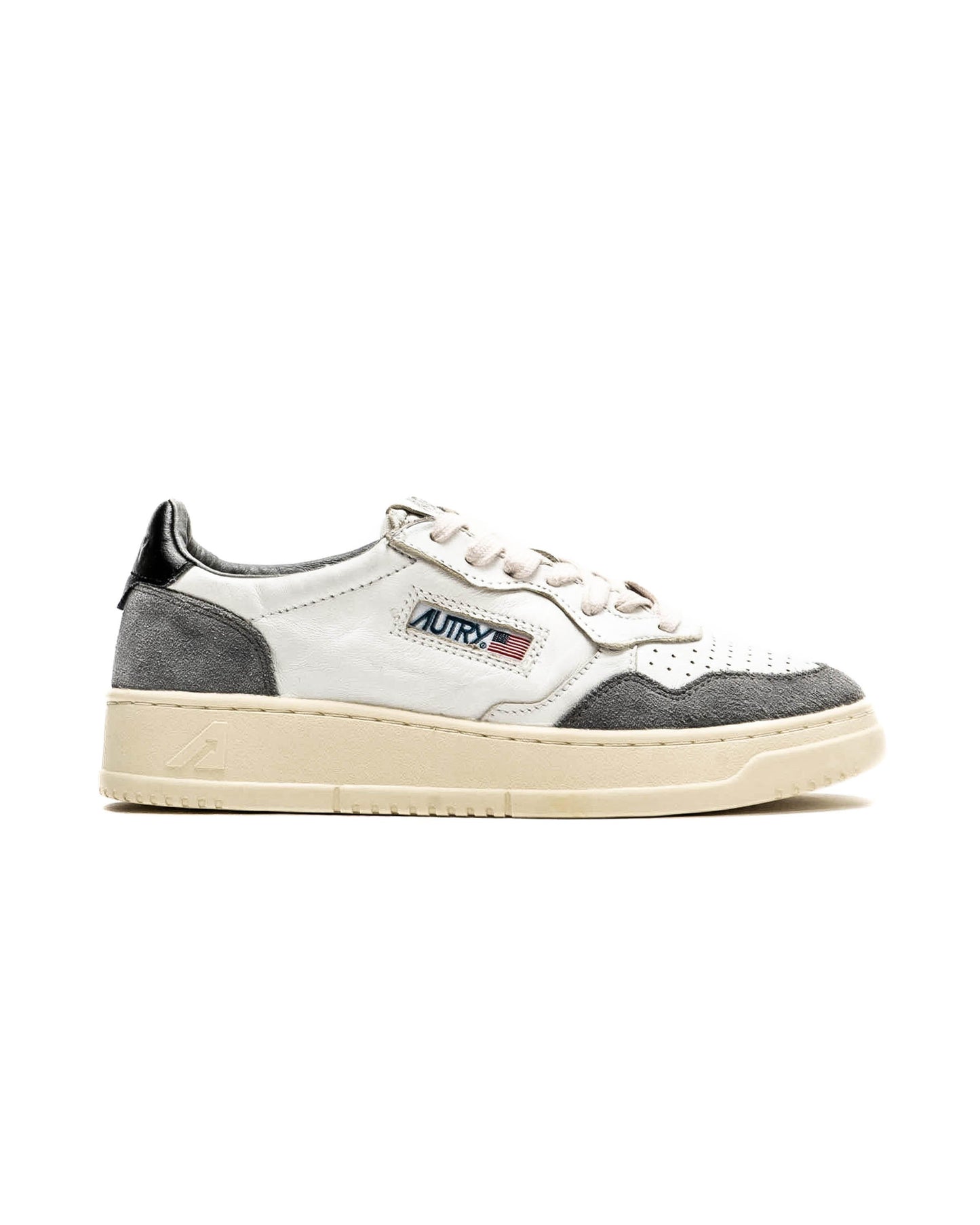 Exclusive Autry Action Shoes WMNS MEDALIST LOW — 5 — Front View