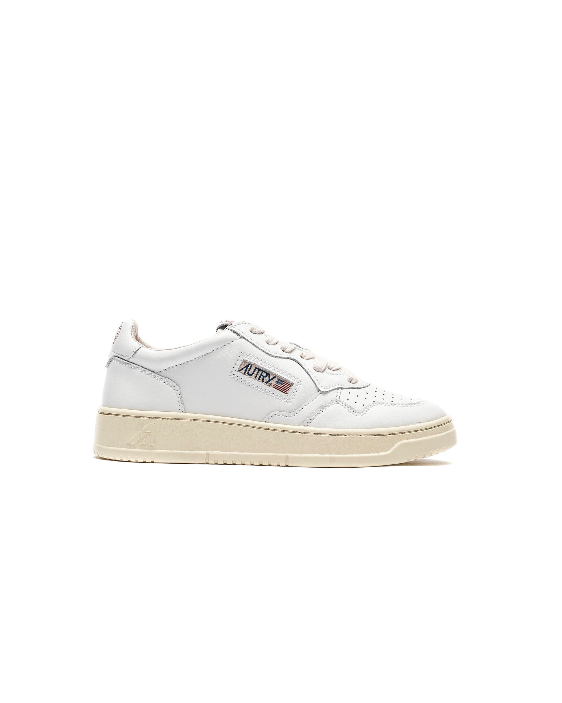 Exclusive Autry Action Shoes WMNS MEDALIST LOW — 5 — Front View