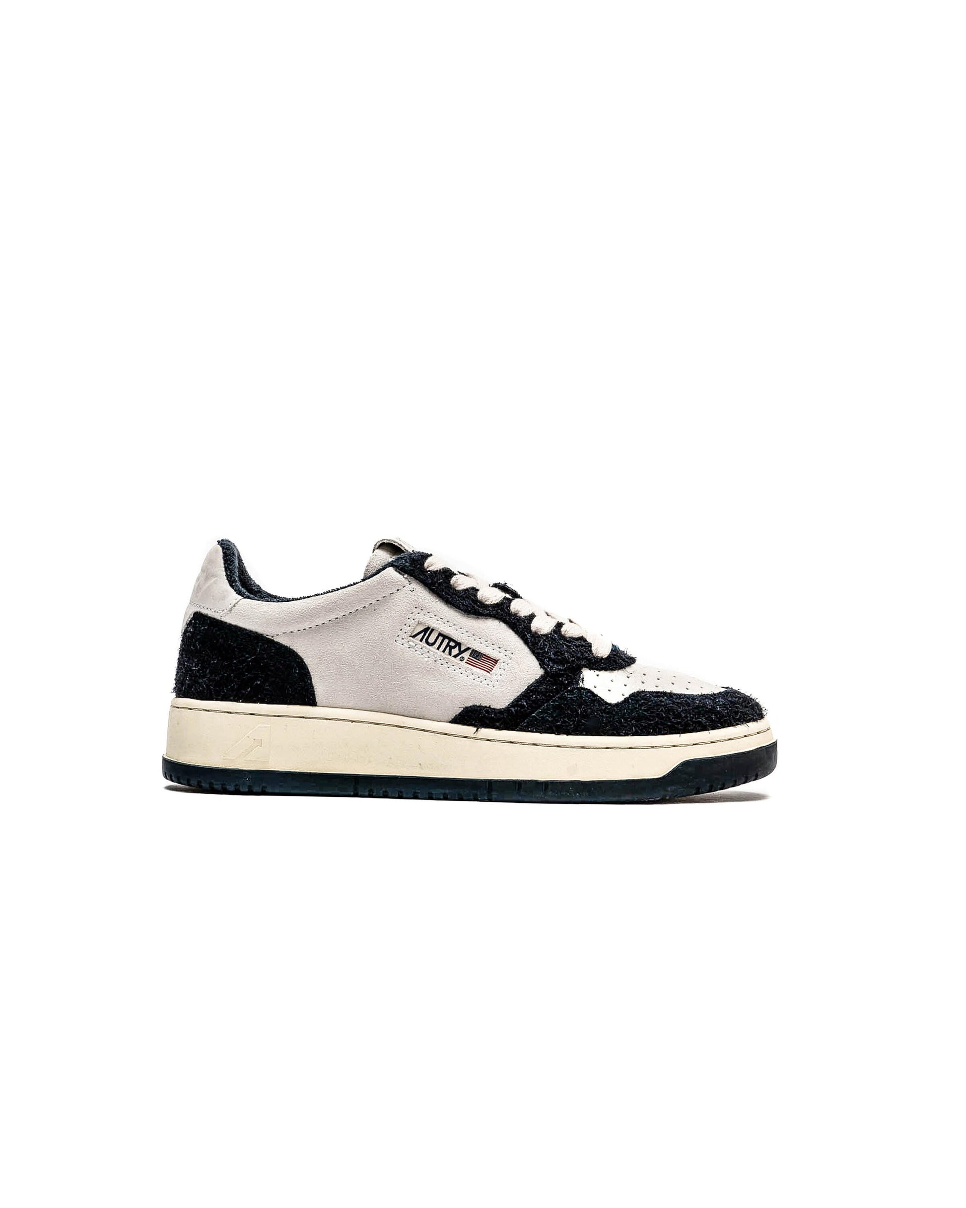 Exclusive Autry Action Shoes WMNS MEDALIST LOW — 5 — Front View