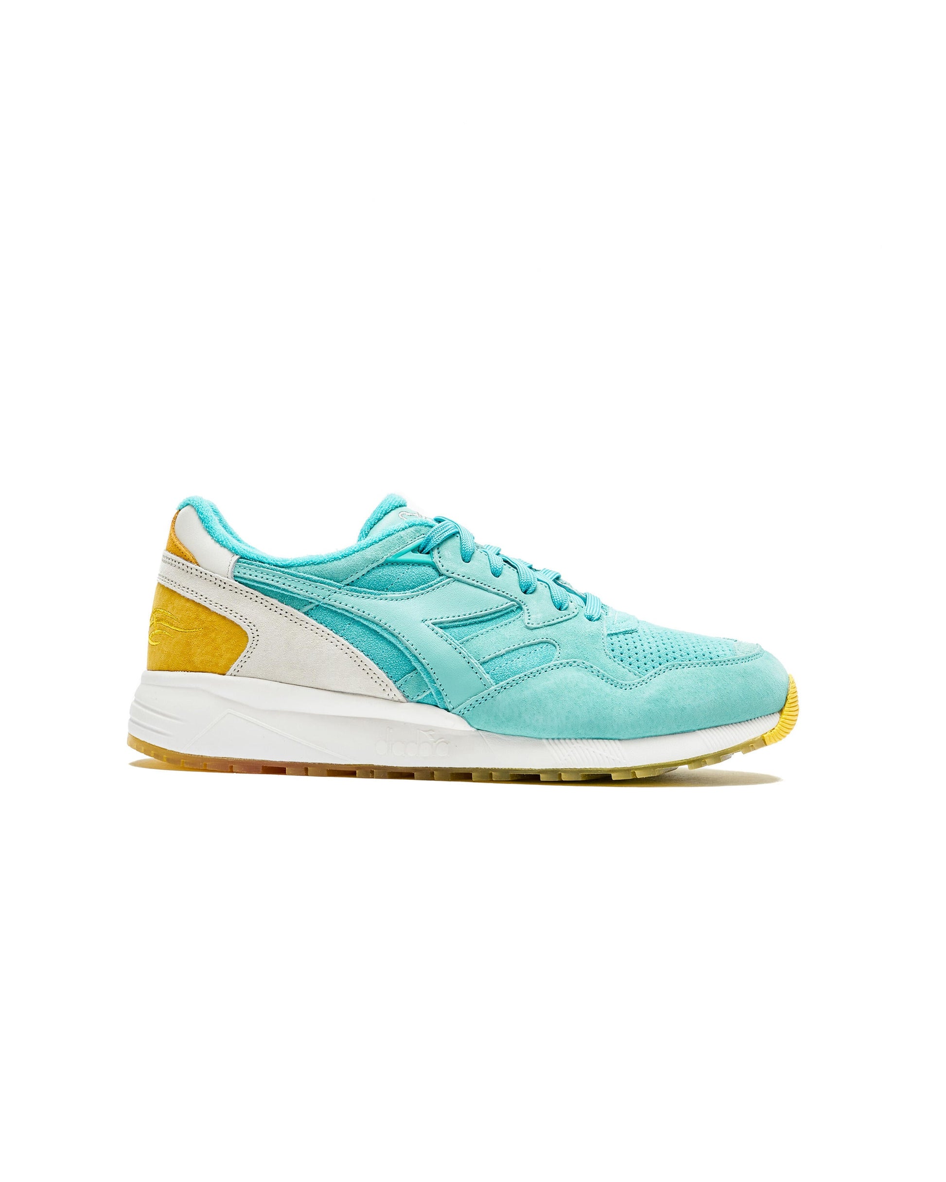 Exclusive Diadora x iuter x Spectrum N9002 Tour 'Pirati Pack' — 1.5 — Front View