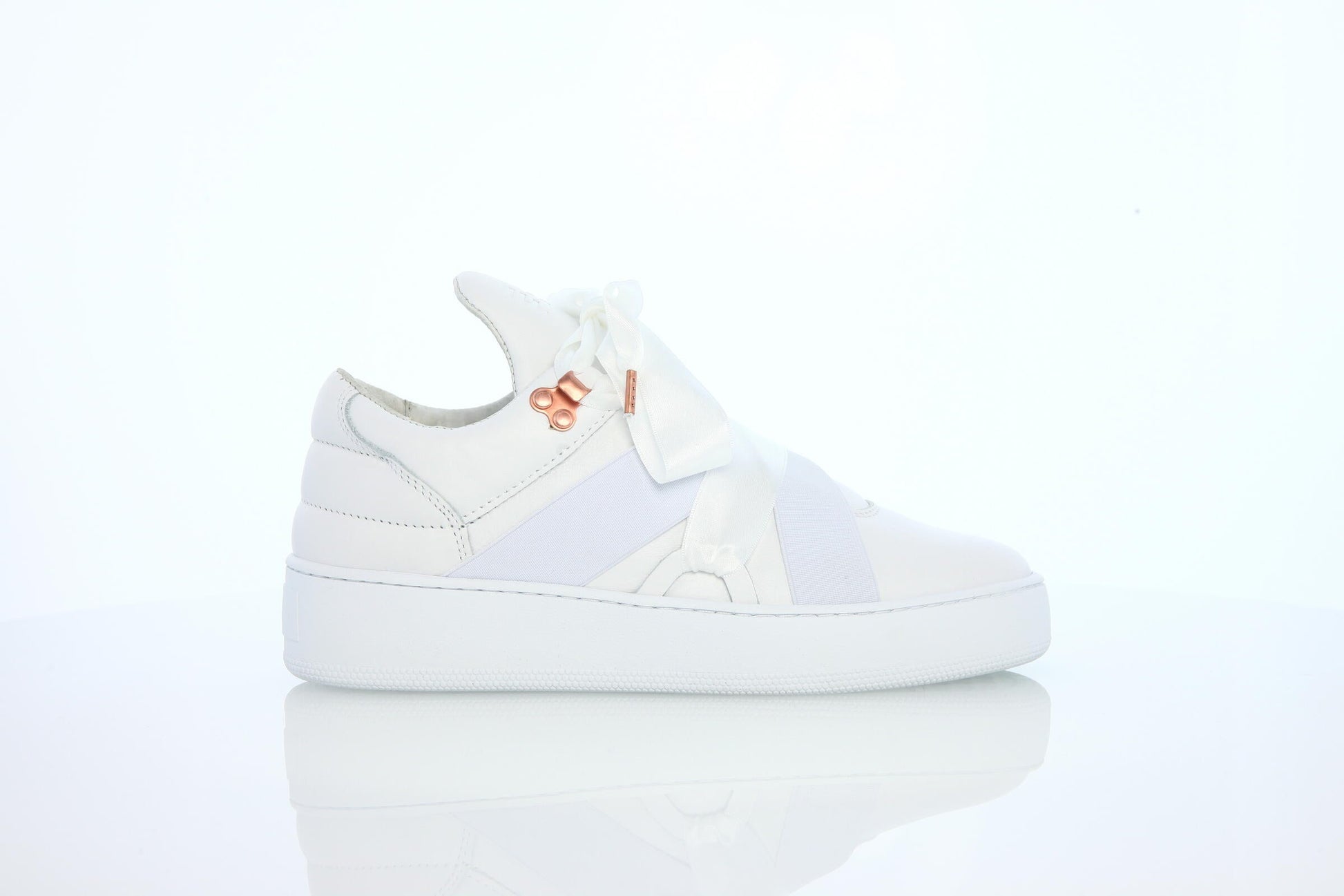 Exclusive Filling Pieces Mountain Cut Leather Bow "White" — 5.5 — Front View