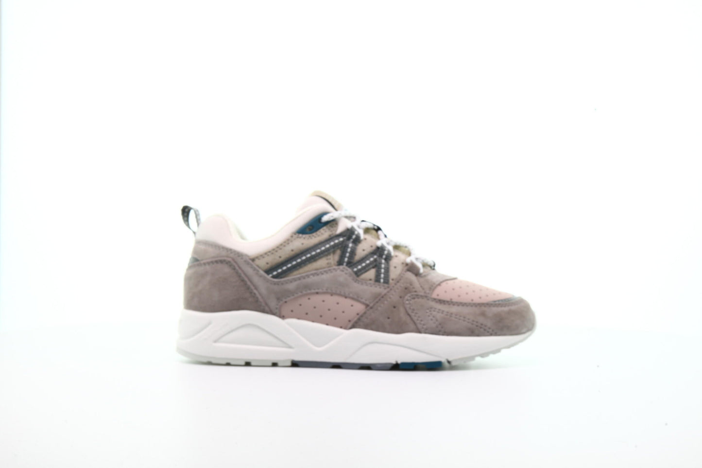 Exclusive Karhu WMNS Fusion 2.0 "Opal Gray" — 4 — Front View