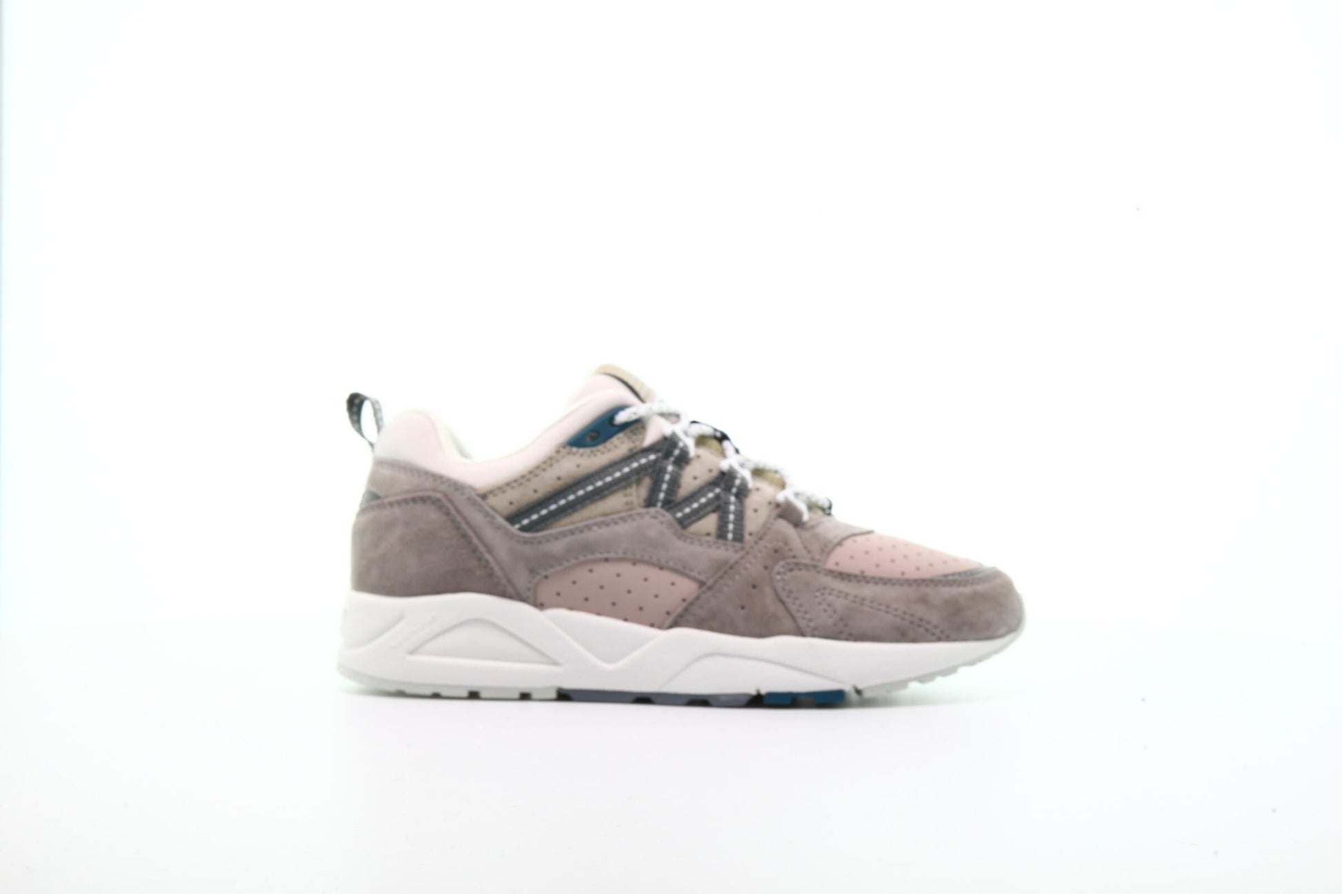 Exclusive Karhu WMNS Fusion 2.0 "Opal Gray" — 4 — Front View