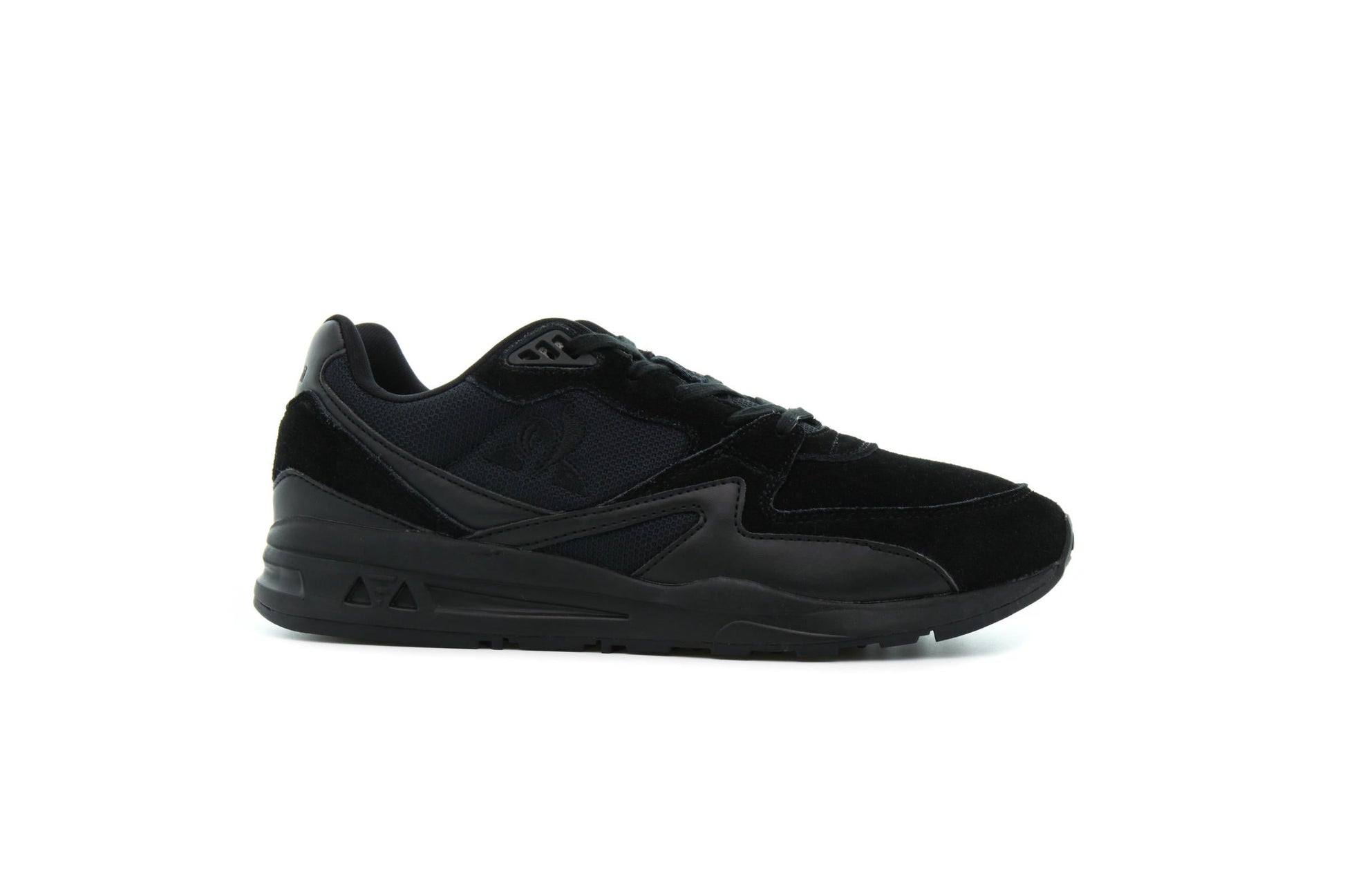 Exclusive Le Coq Sportif LCS R800 "TRIPLE BLACK" — 4.5 — Front View