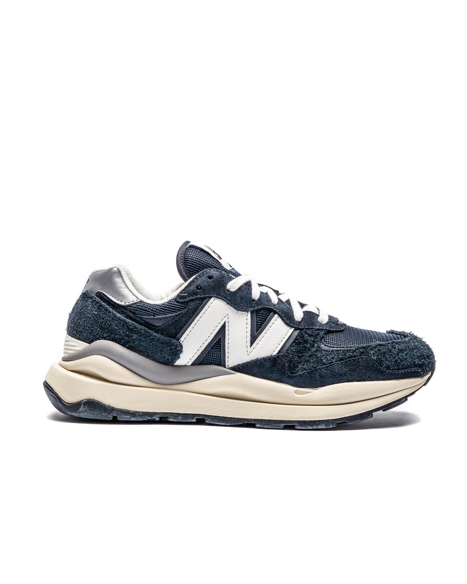 Exclusive New Balance M 5740 VLB — 4 — Front View