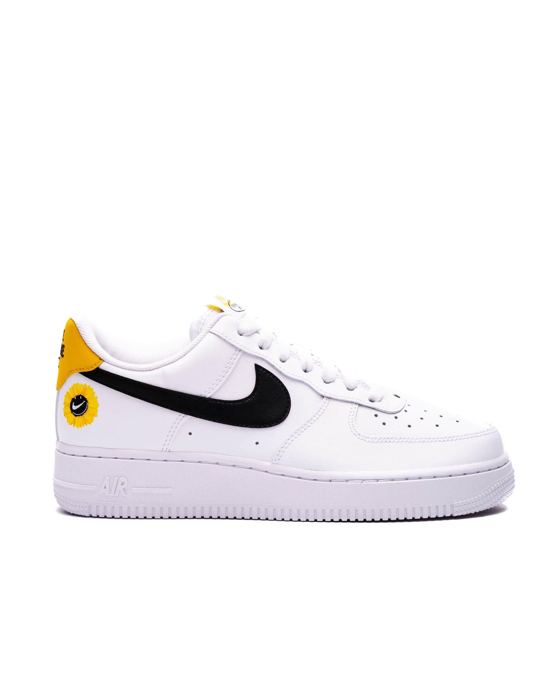 Exclusive Nike AIR FORCE 1 '07 LV8 2 — 3 — Front View