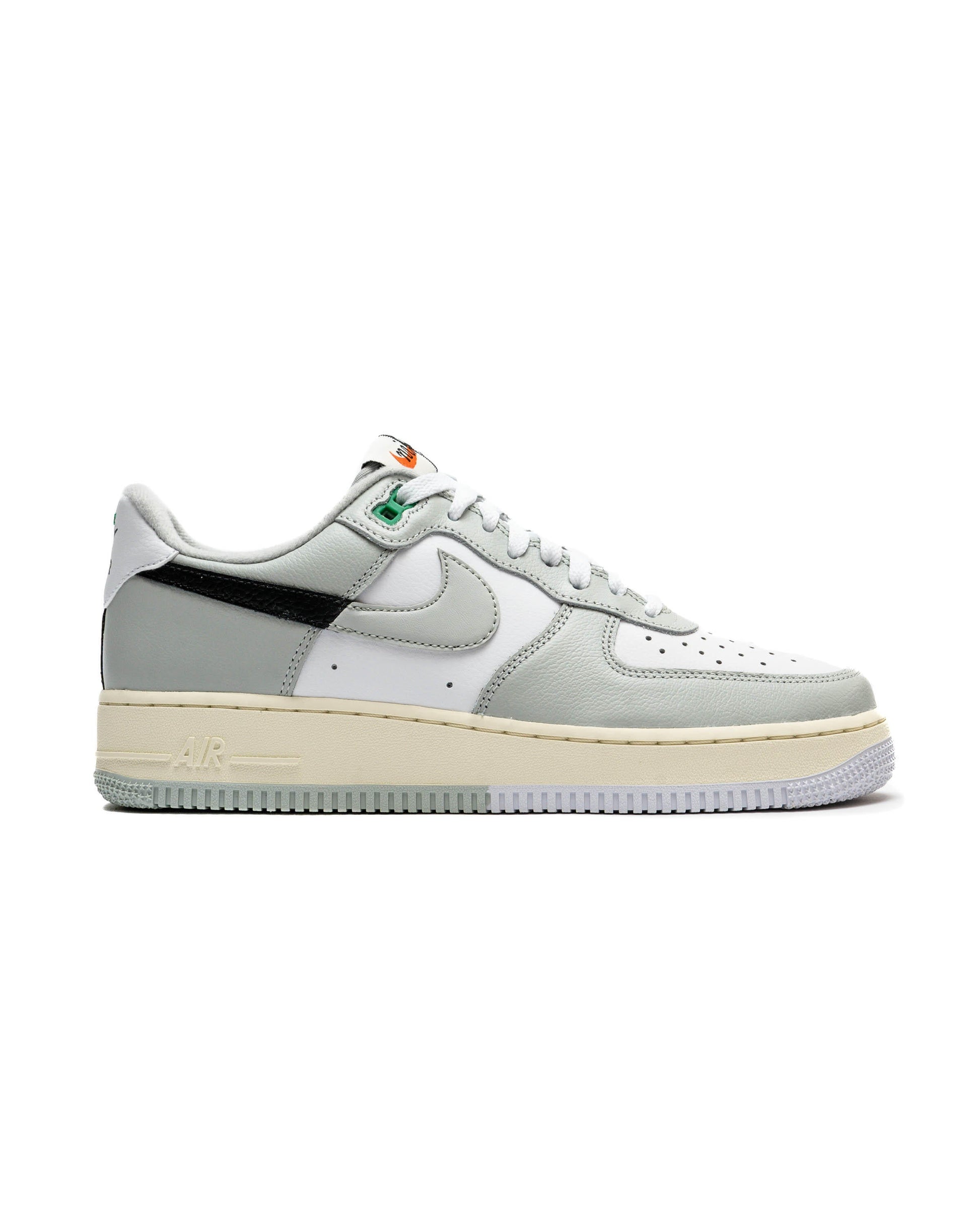 Exclusive Nike AIR FORCE 1 '07 LV8 — 3 — Front View