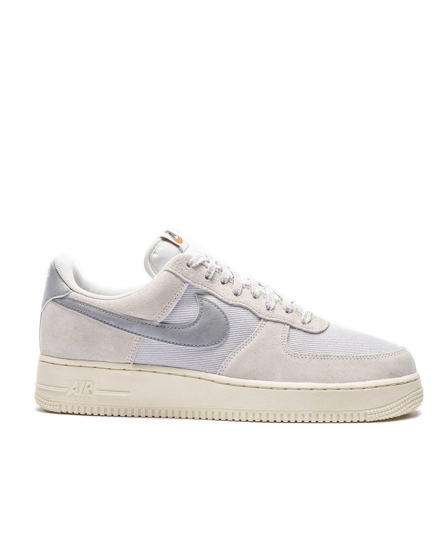 Exclusive Nike AIR FORCE 1 '07 LV8 — 3 — Front View