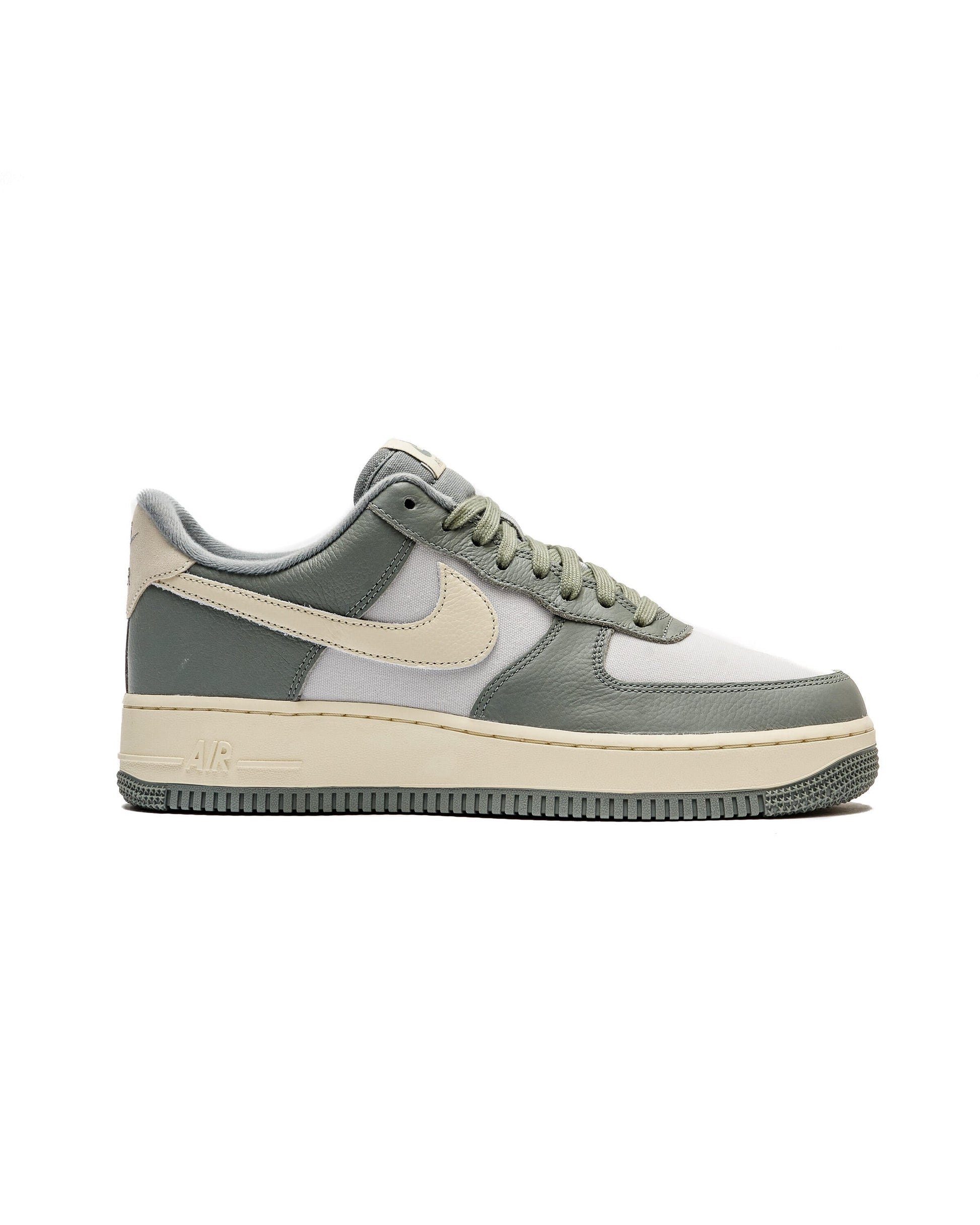 Exclusive Nike AIR FORCE 1 '07 LX — 3 — Front View