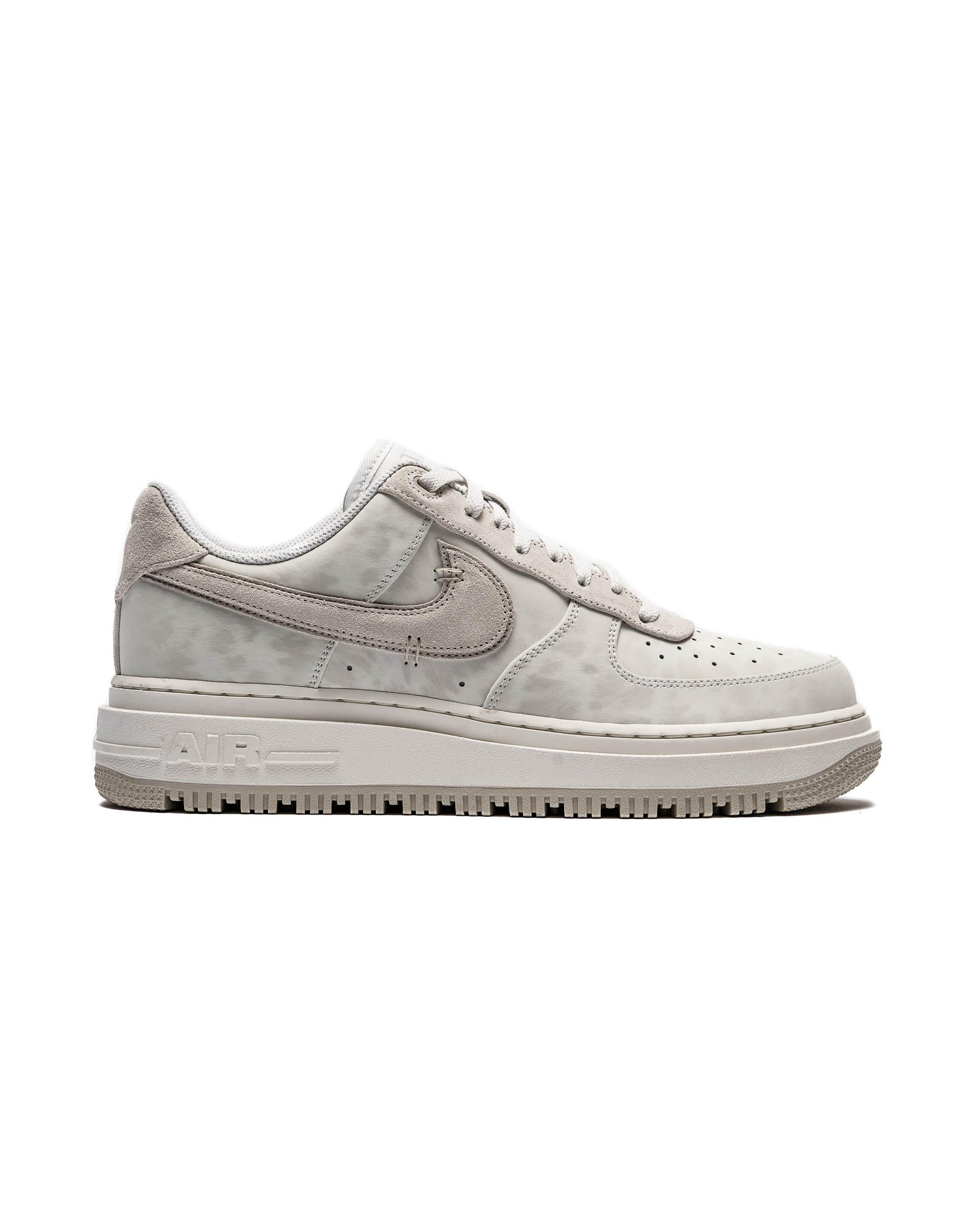 Exclusive Nike AIR FORCE 1 LUXE — 3 — Front View