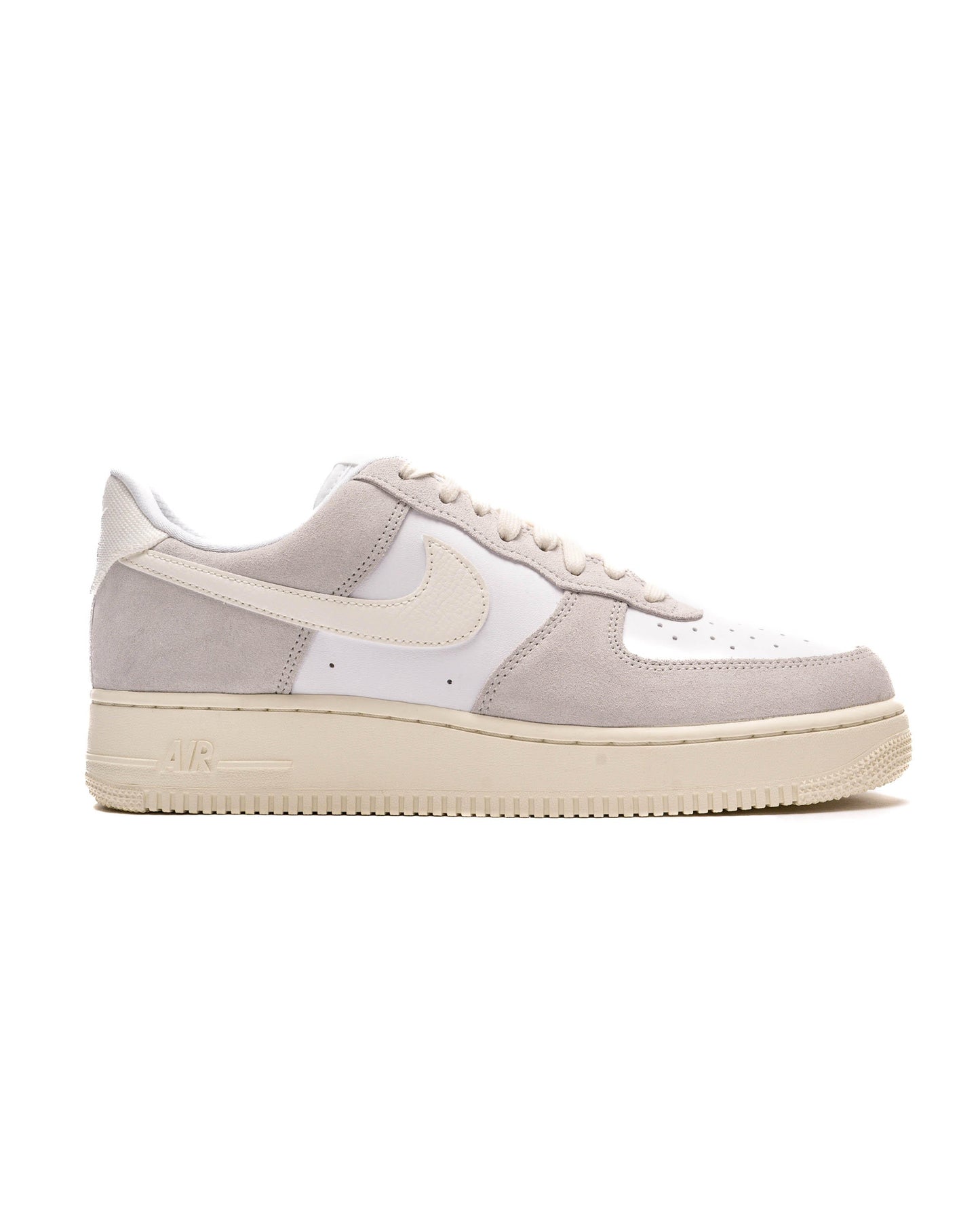 Exclusive Nike AIR FORCE 1 LV8 — 3 — Front View
