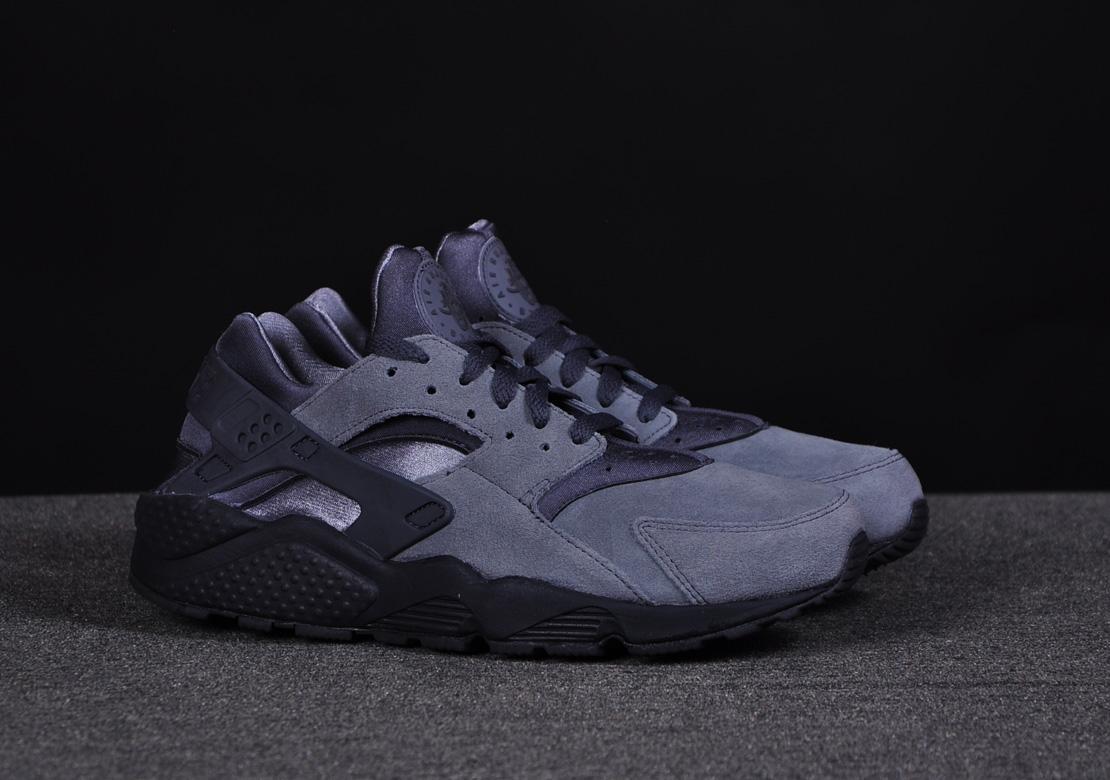 Exclusive Nike Air Huarache — 3.5 — Front View
