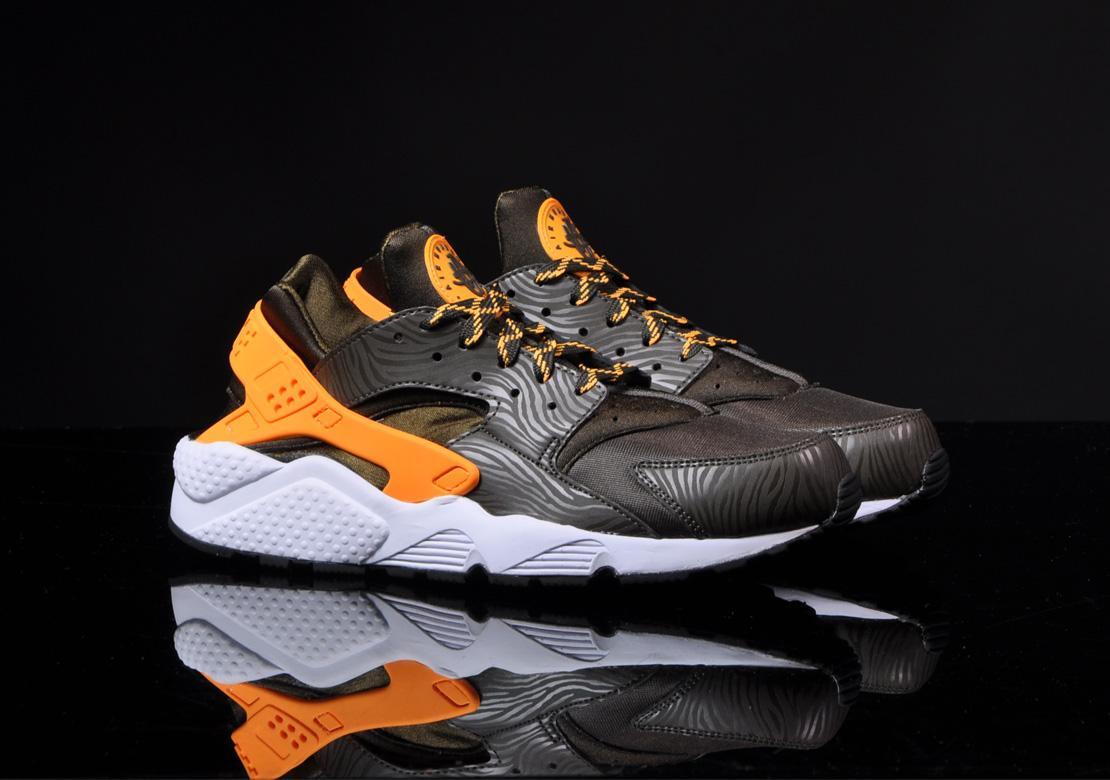 Exclusive Nike Air Huarache — 3.5 — Front View