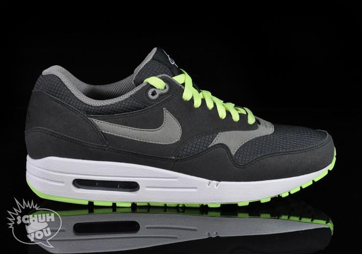 Exclusive Nike Air Max 1 — 3.5 — Front View