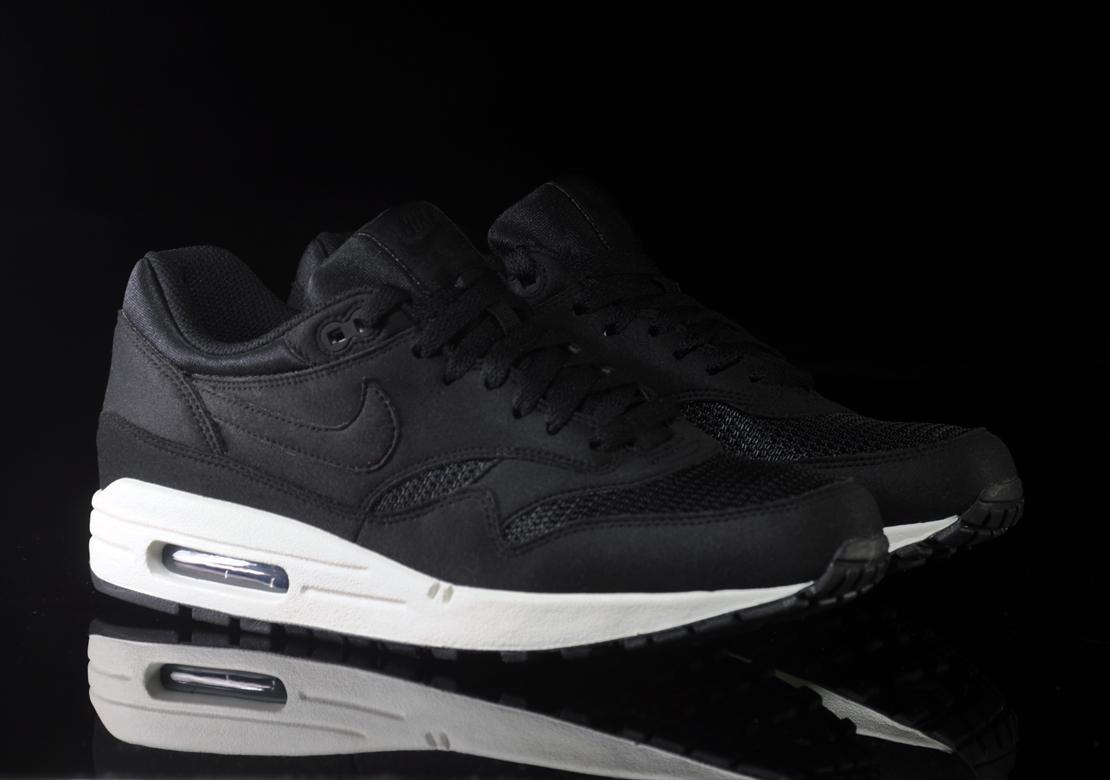 Exclusive Nike Air Max 1 — 3.5 — Front View