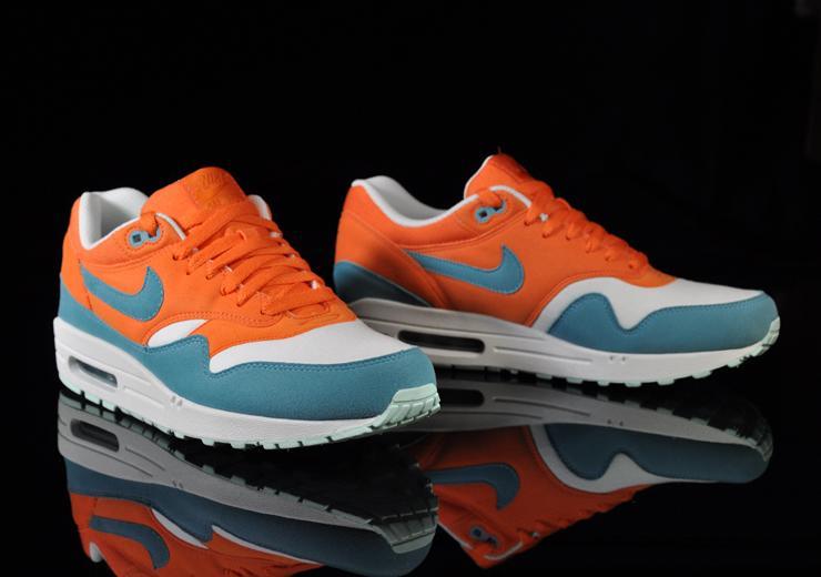 Exclusive Nike Air Max 1 — 3.5 — Front View