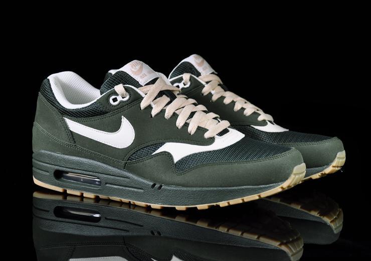 Exclusive Nike Air Max 1 — 3.5 — Front View