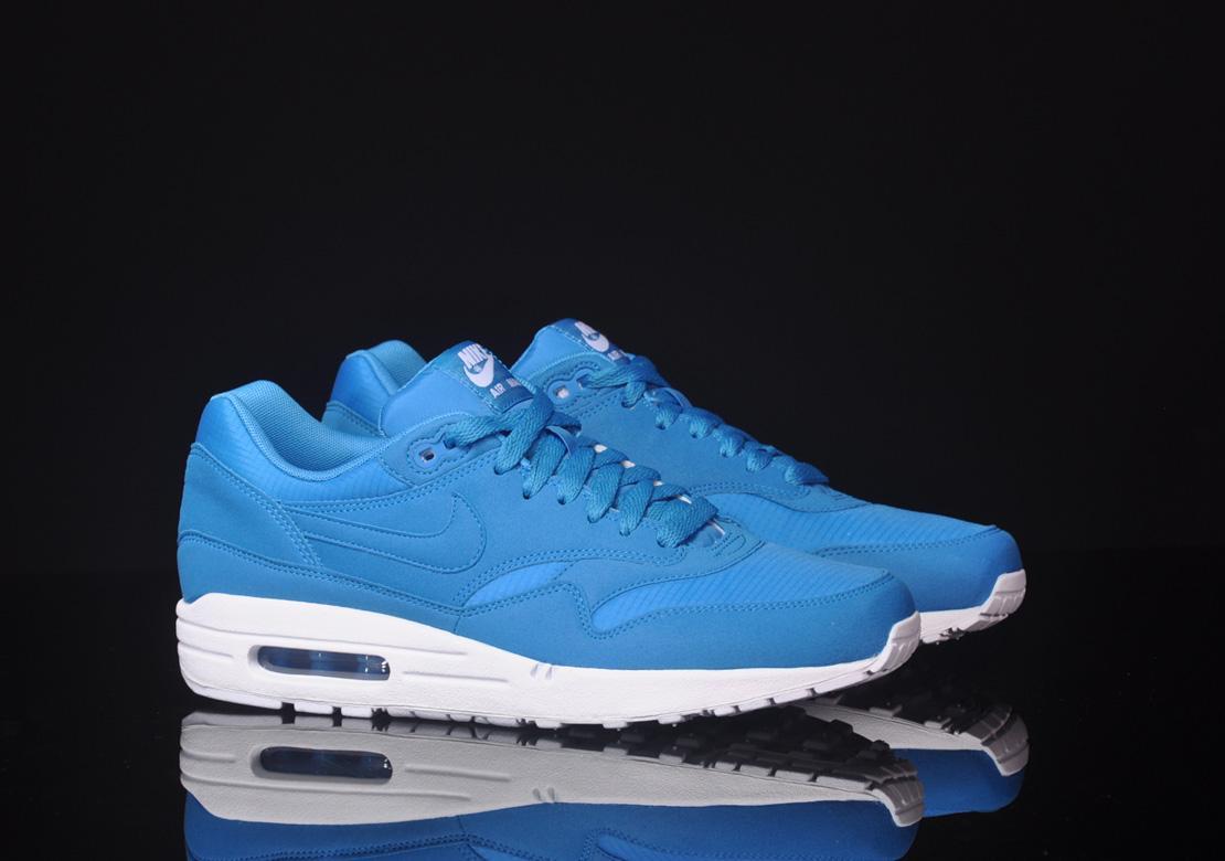 Exclusive Nike Air Max 1 — 3.5 — Front View