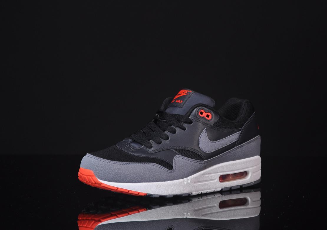 Exclusive Nike Air Max 1 Essential — 3.5 — Front View