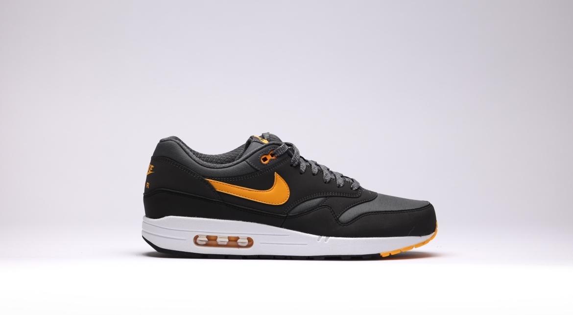 Exclusive Nike Air Max 1 Essential — 3.5 — Front View